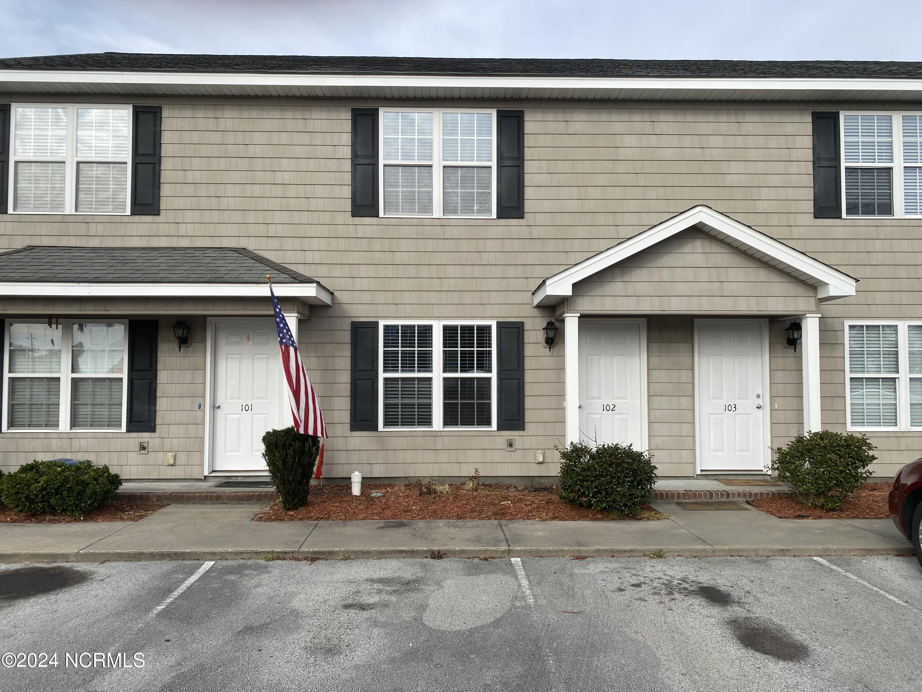 2202 Mayberry Loop Road 102,Morehead City