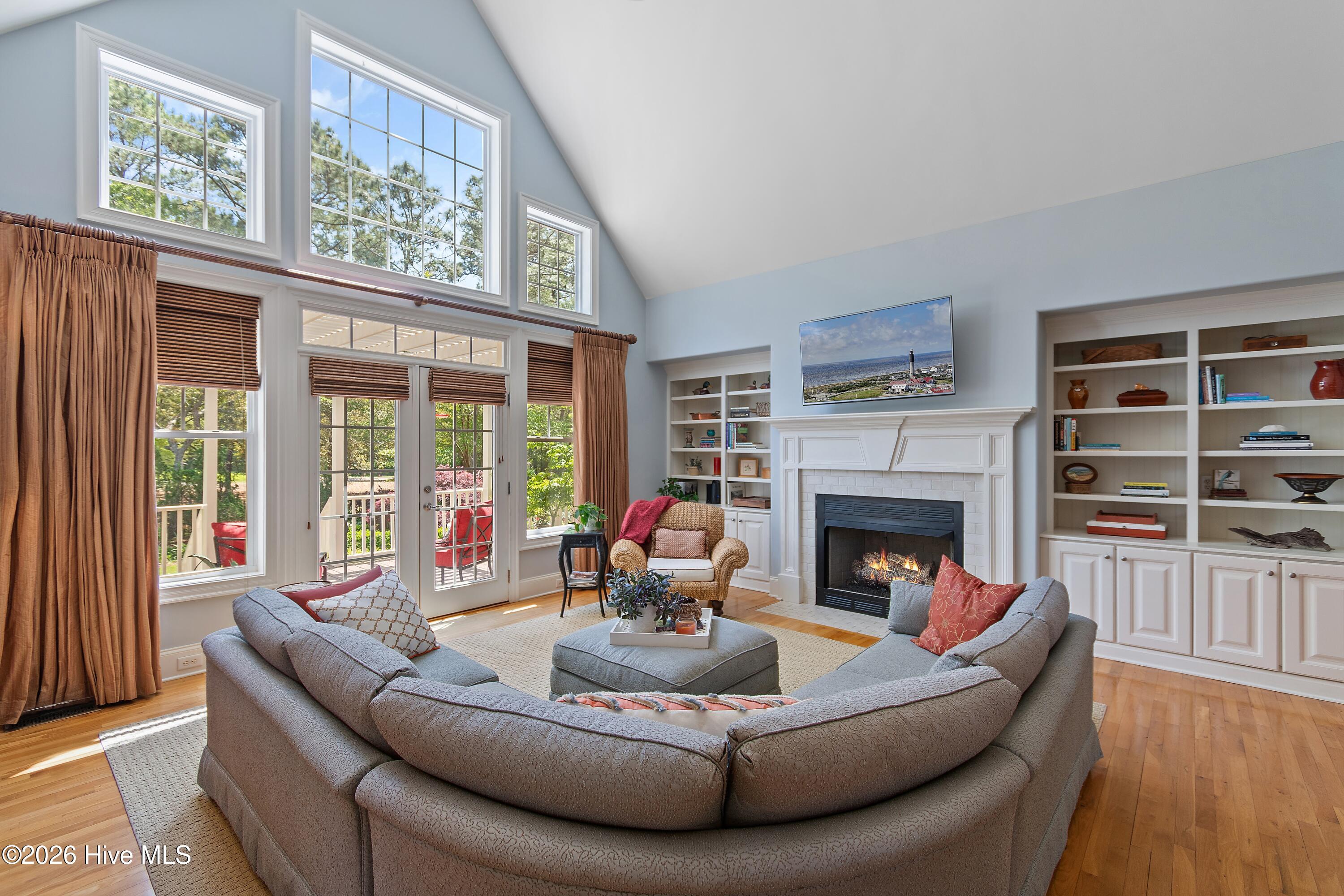 100567309 | Photo 27