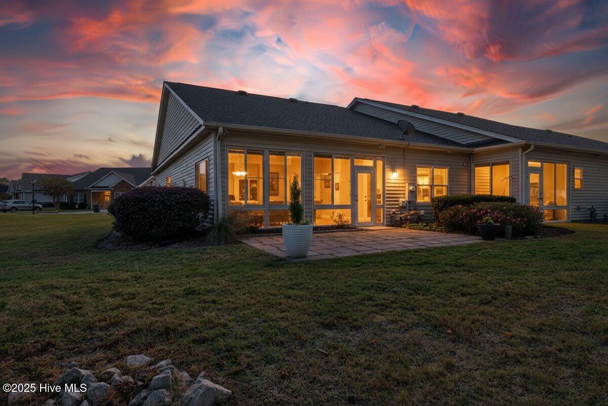 100541263 | Photo 51