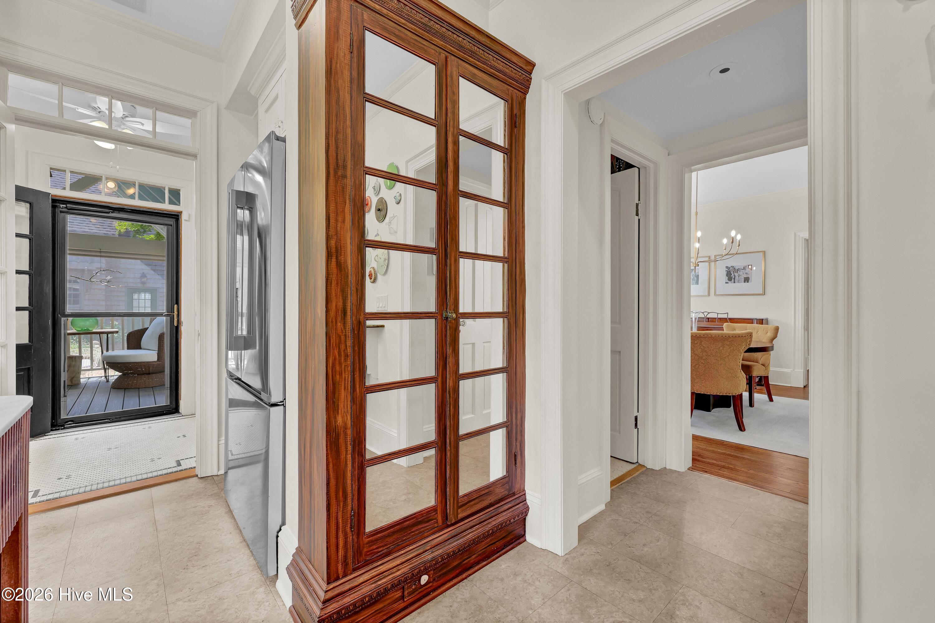 100570649 | Photo 26