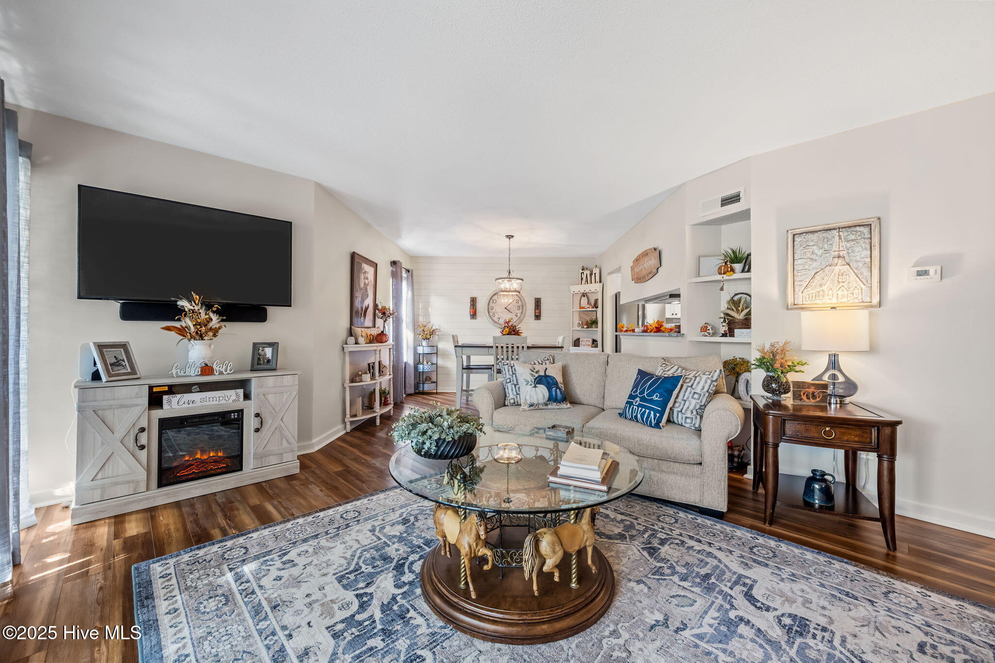 100537179 | Photo 23