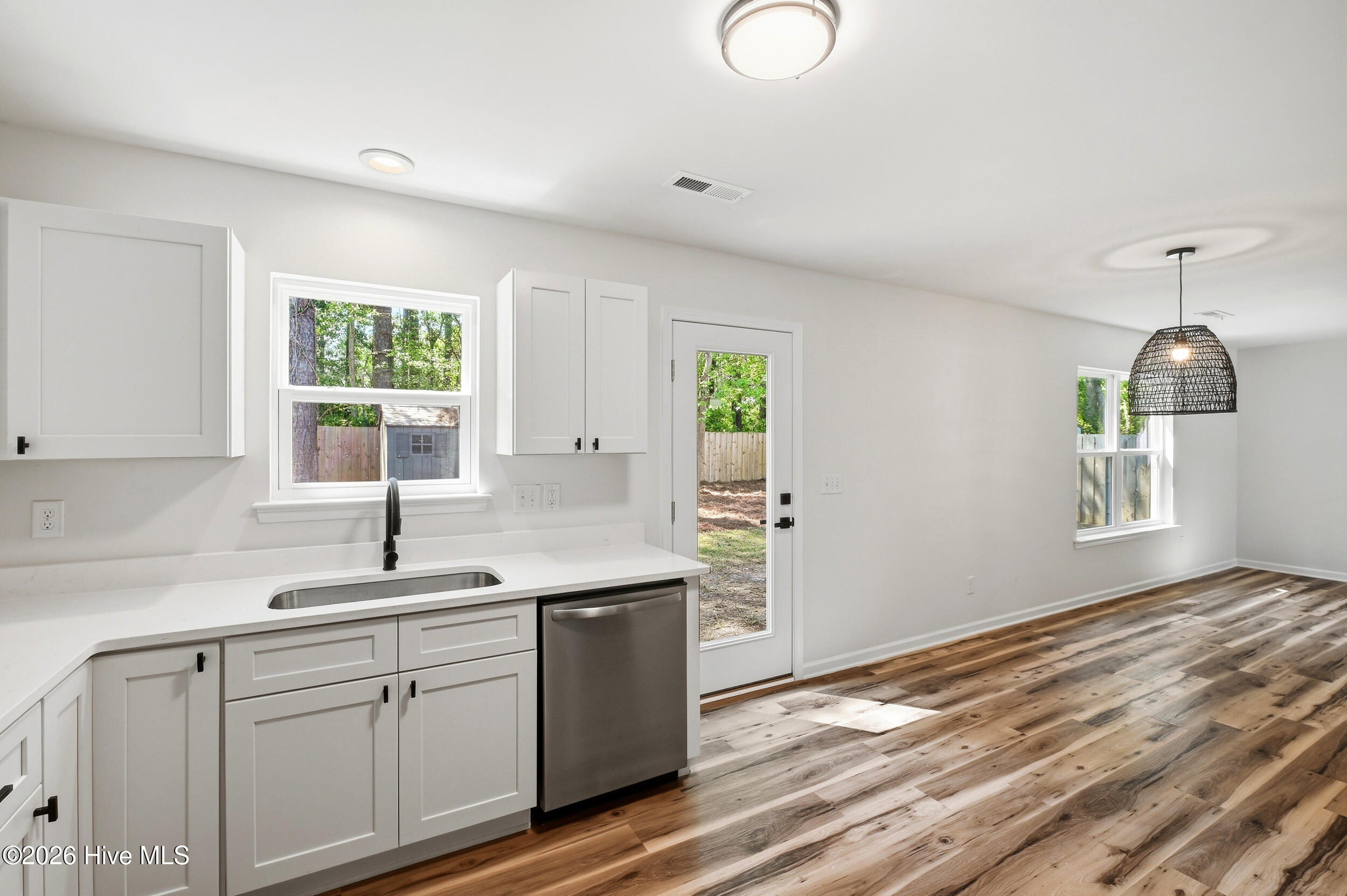 100567216 | Photo 14