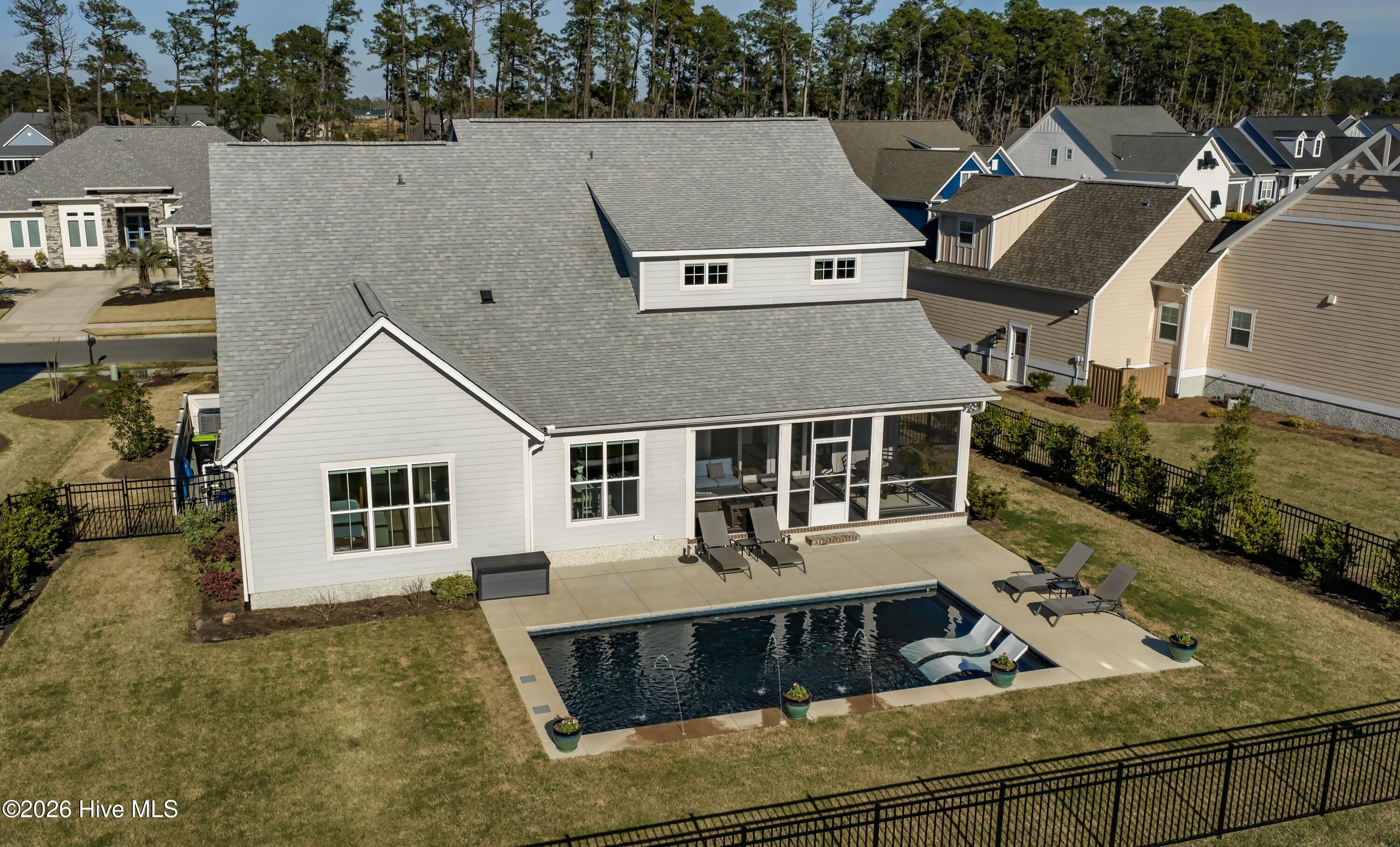 100566298 | Photo 58