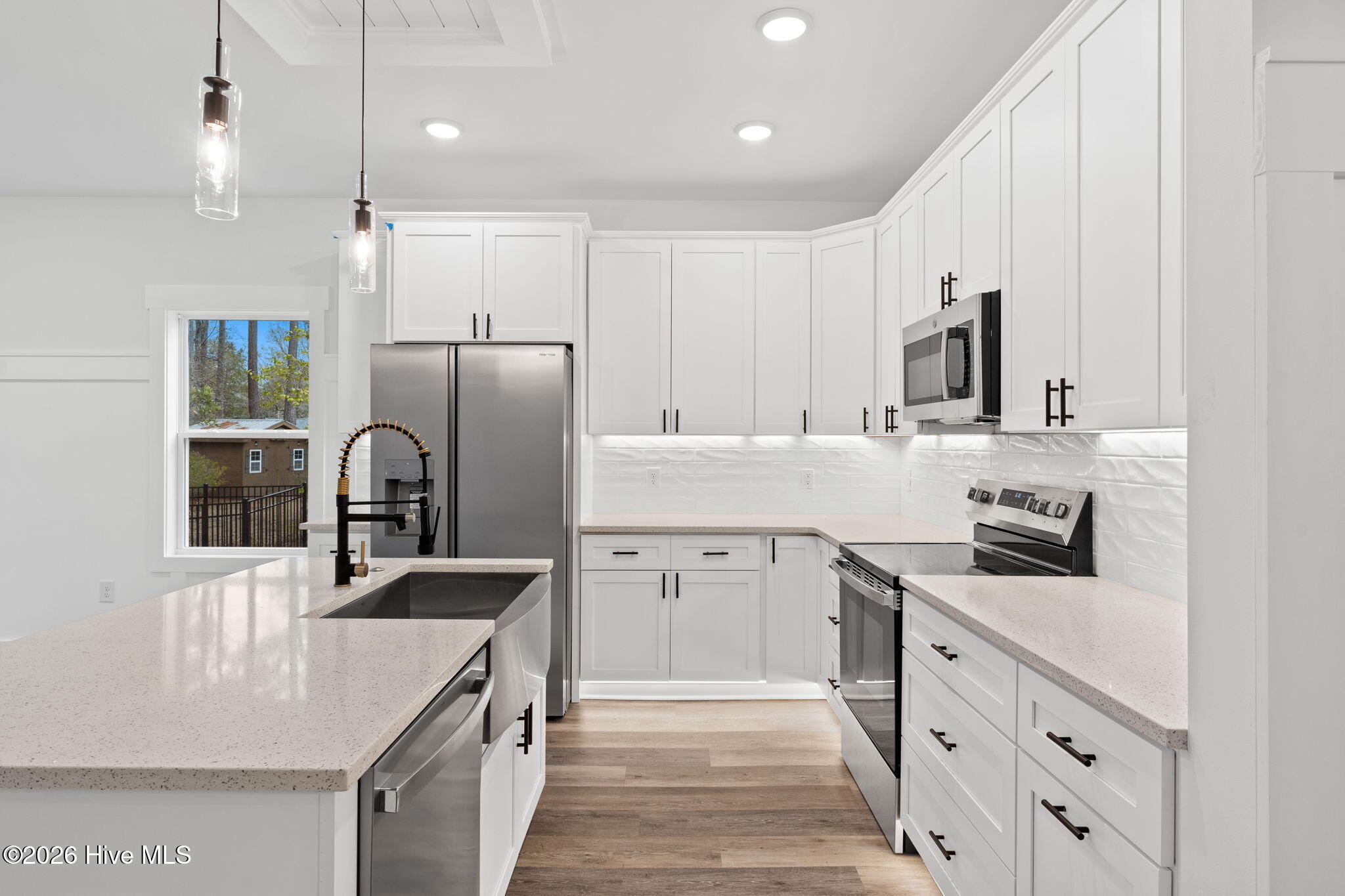 100528198 | Photo 24