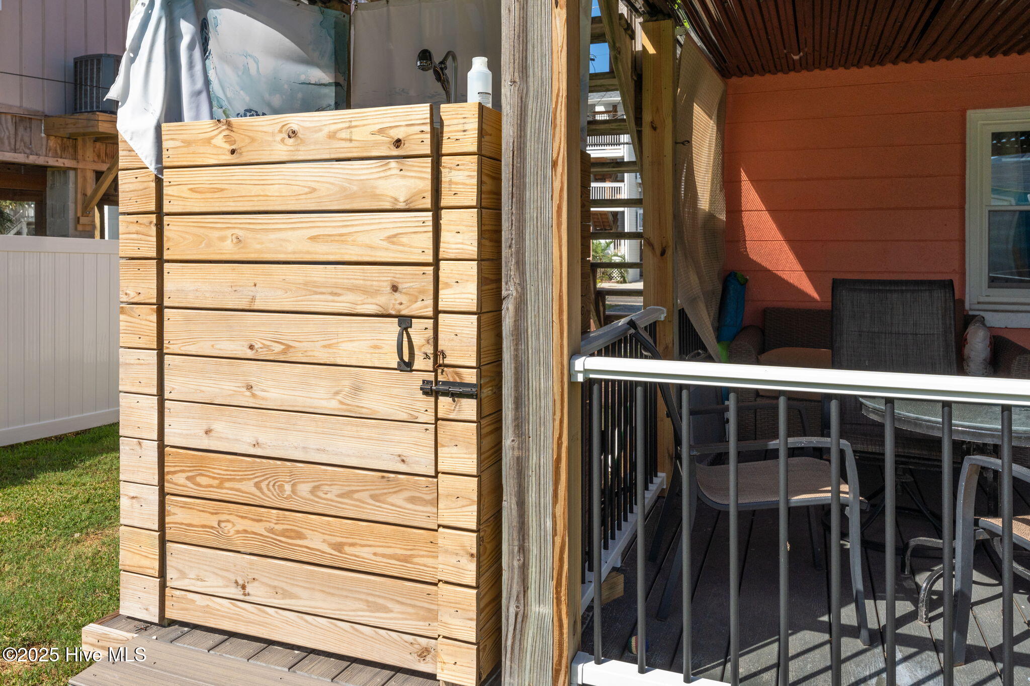 100534181 | Photo 25