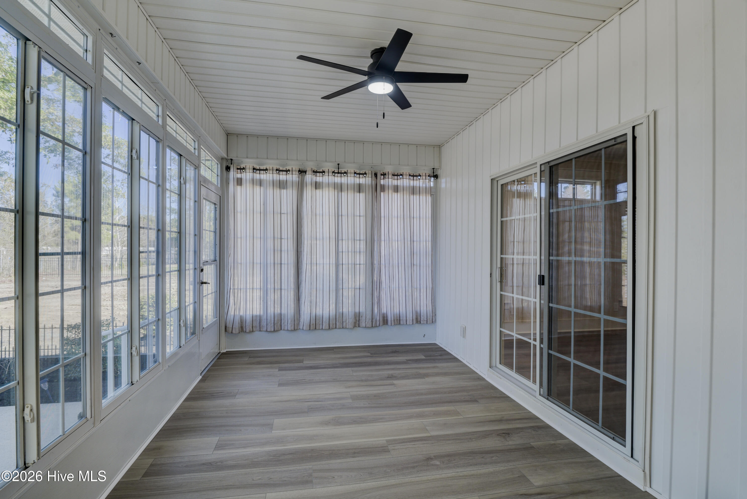 100559237 | Photo 21