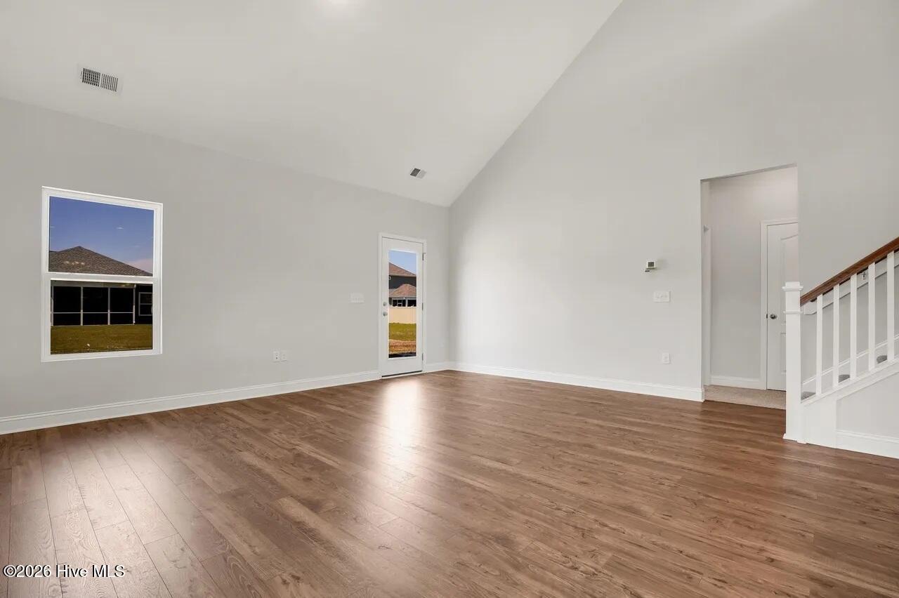 100549745 | Photo 15