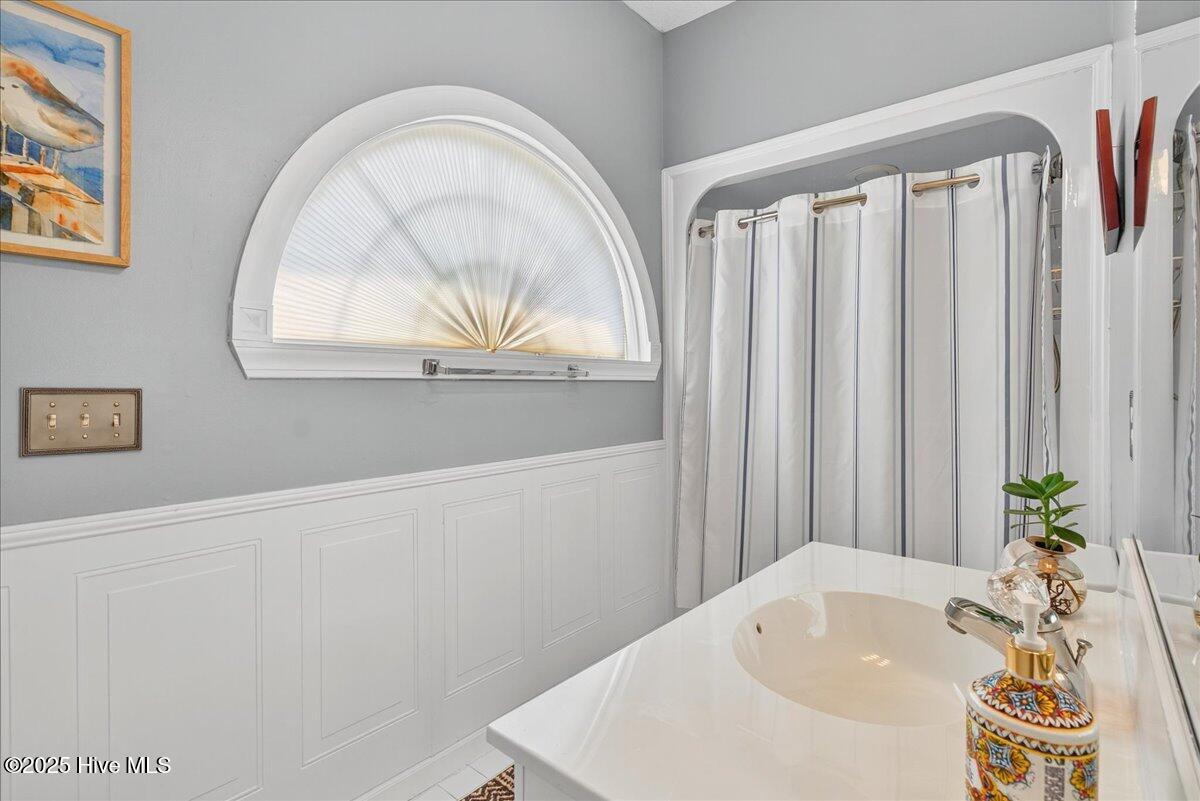 100561885 | Photo 47