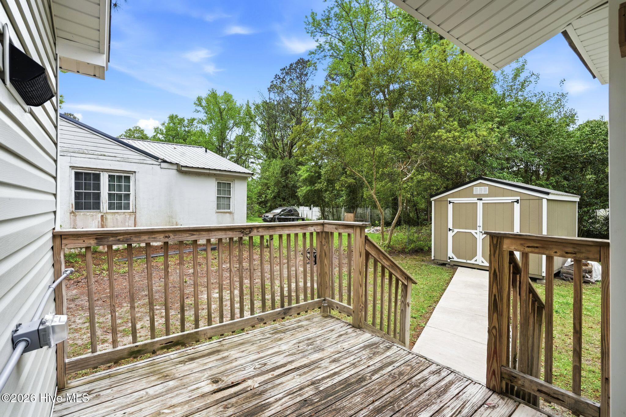 100565882 | Photo 41