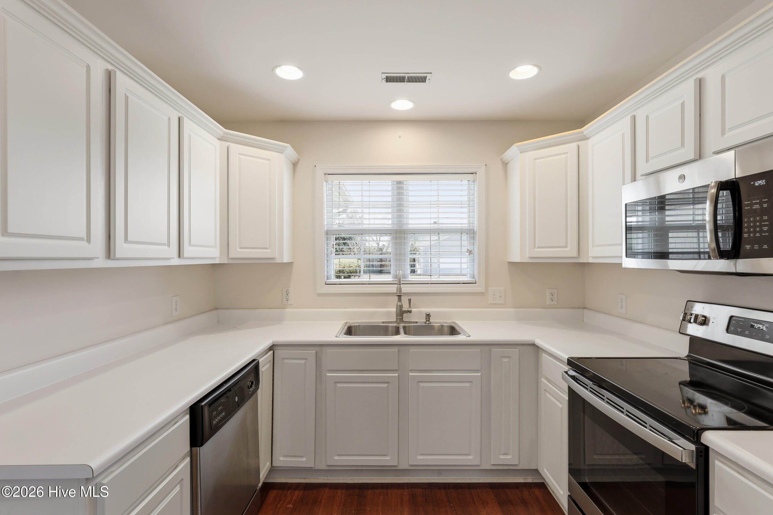 100511628 | Photo 18