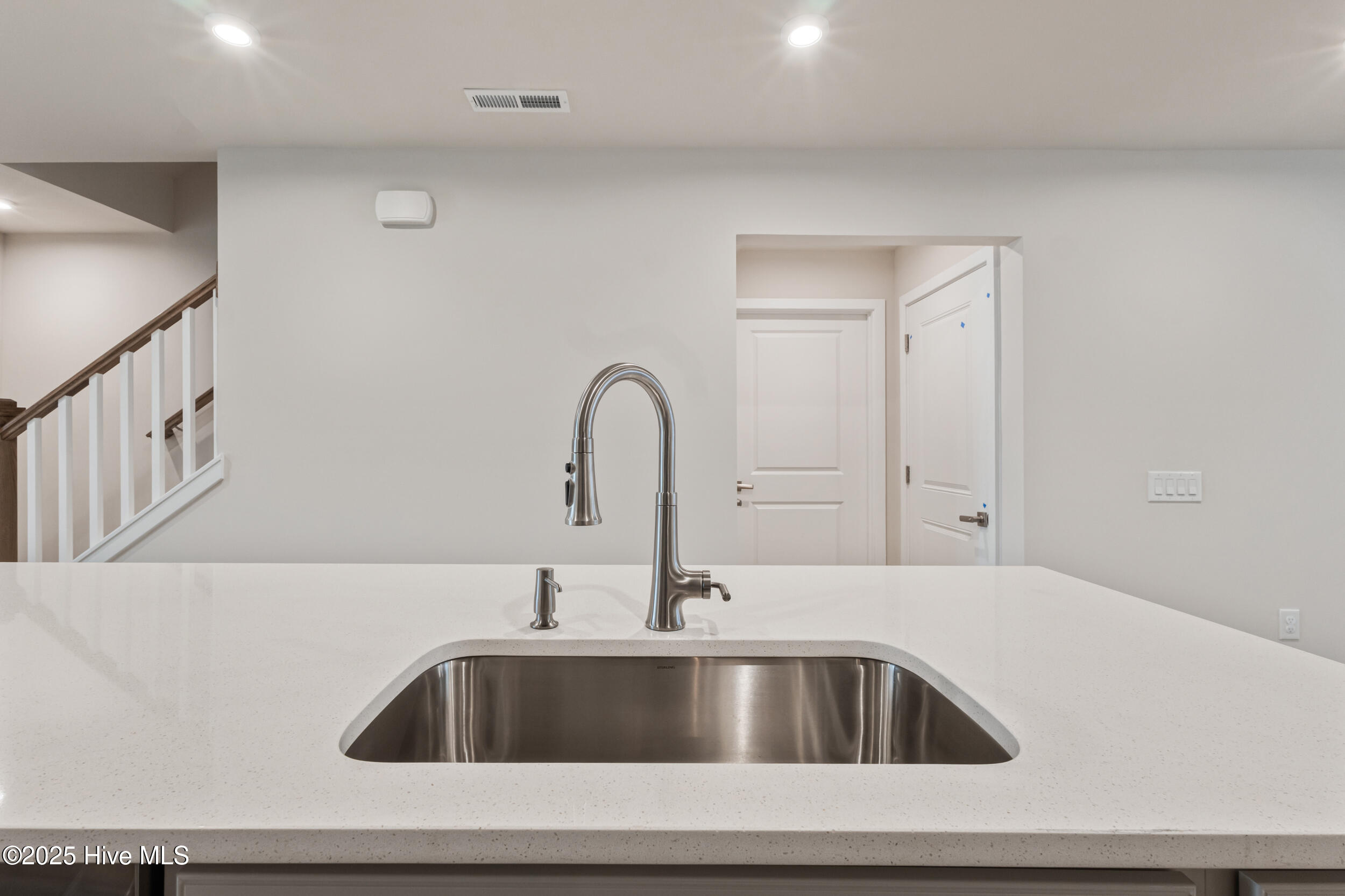 100537228 | Photo 14