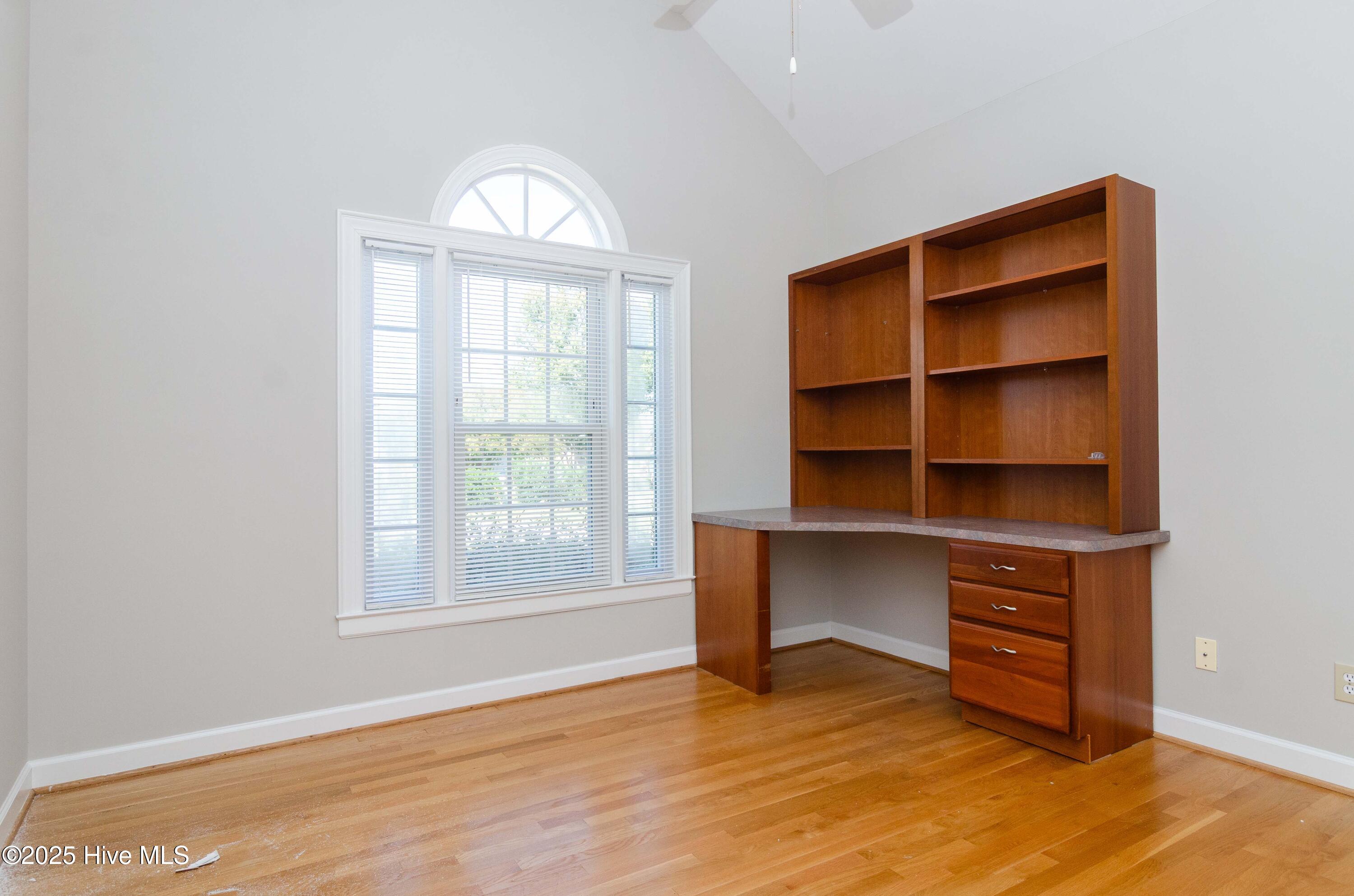 100516965 | Photo 25