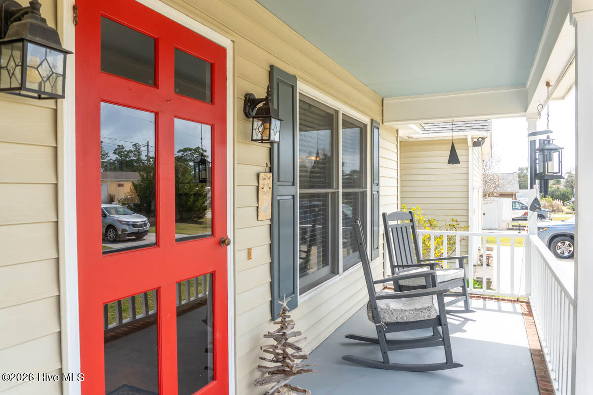 915 Sunset Boulevard,Newport