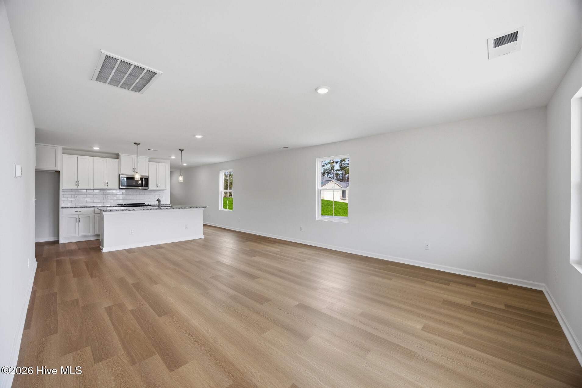 100565447 | Photo 25