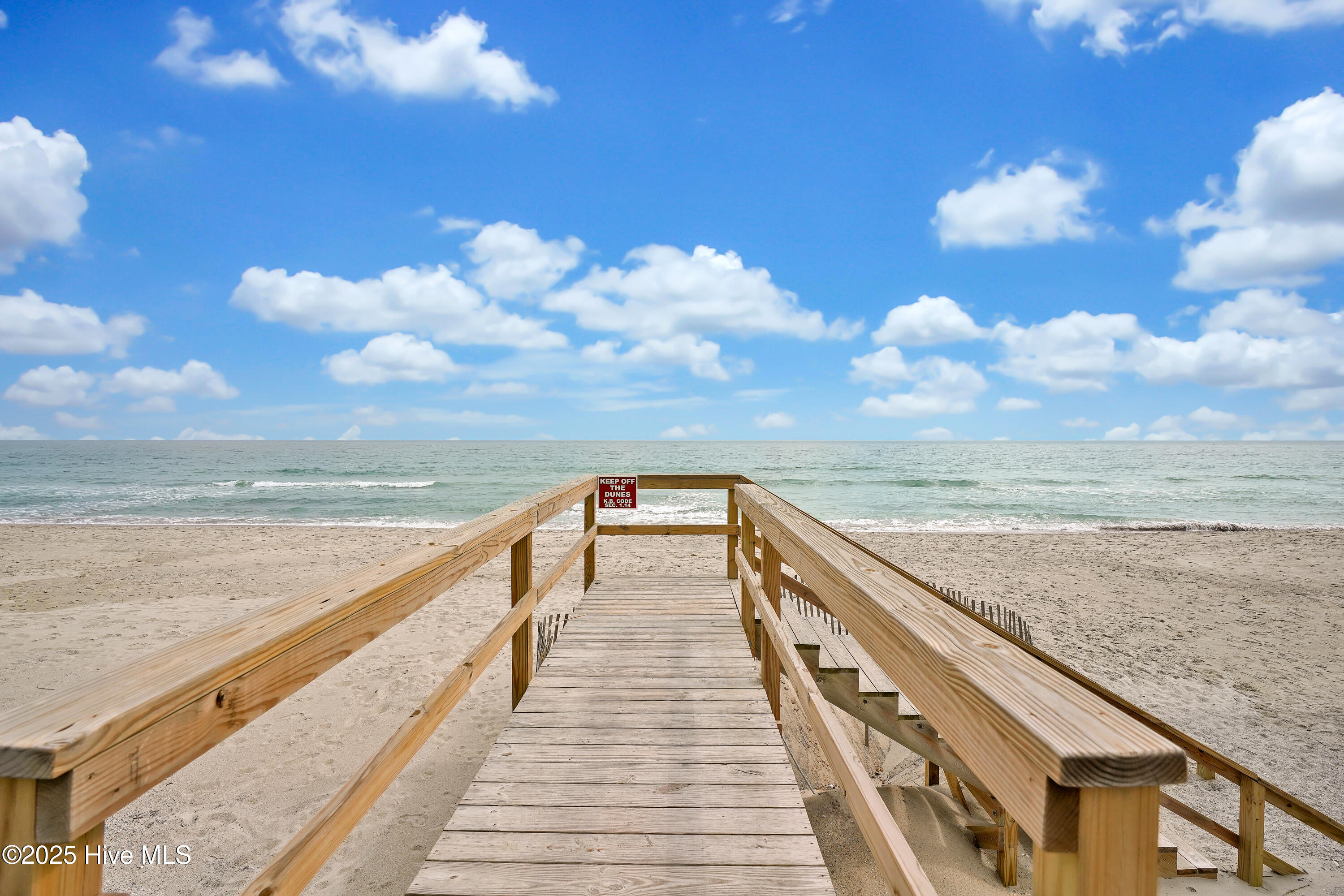 100570549 | Photo 42