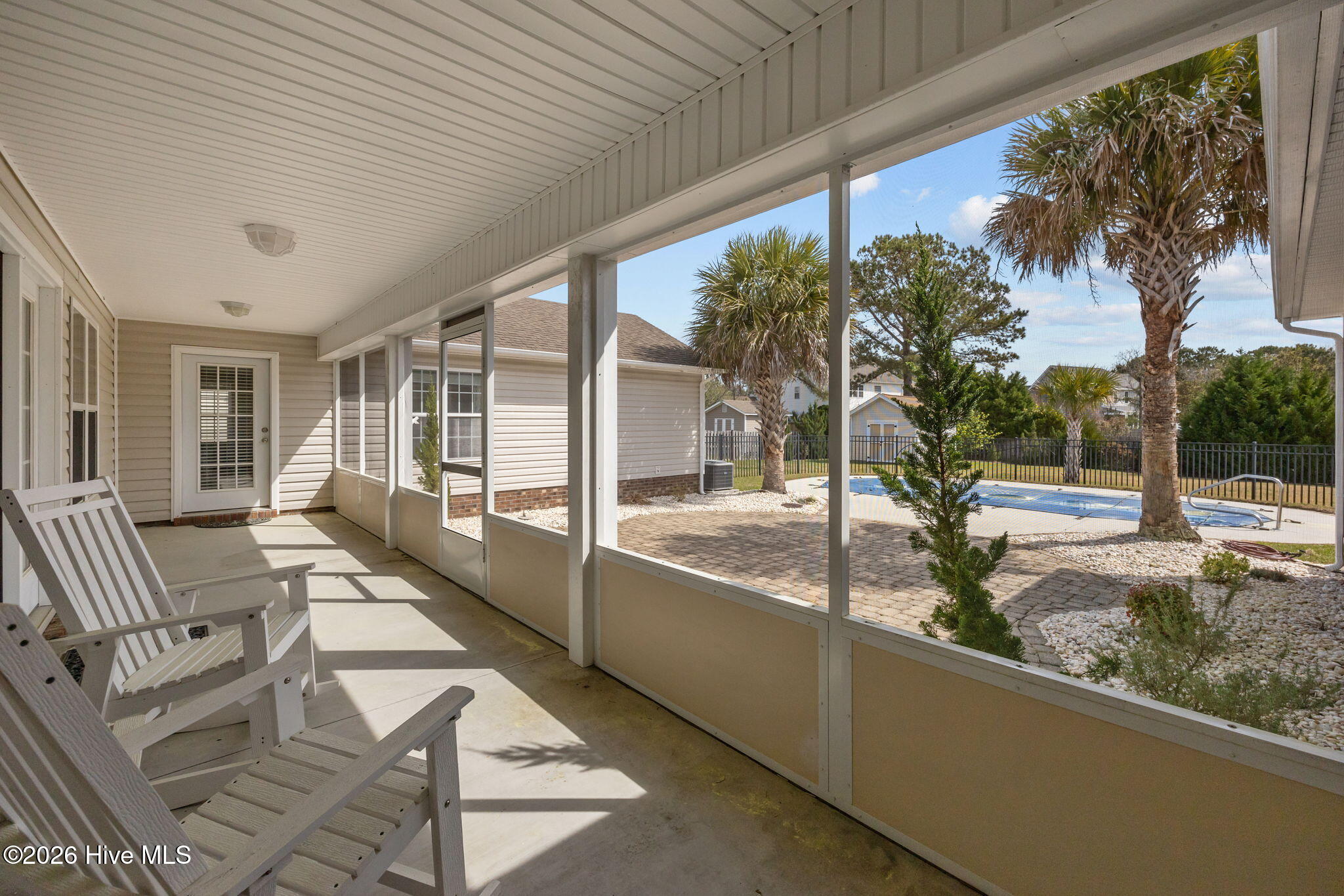 100570536 | Photo 52