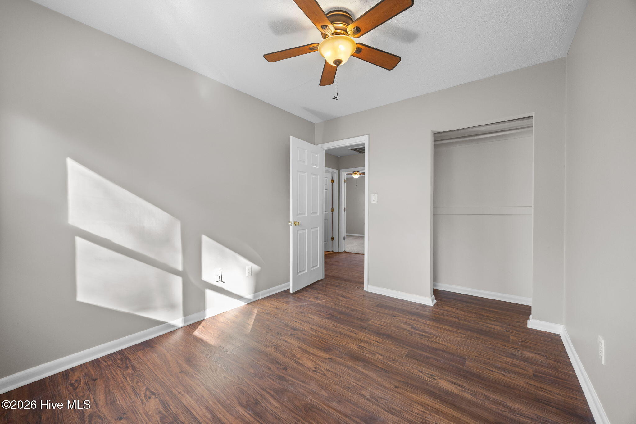 100550445 | Photo 25