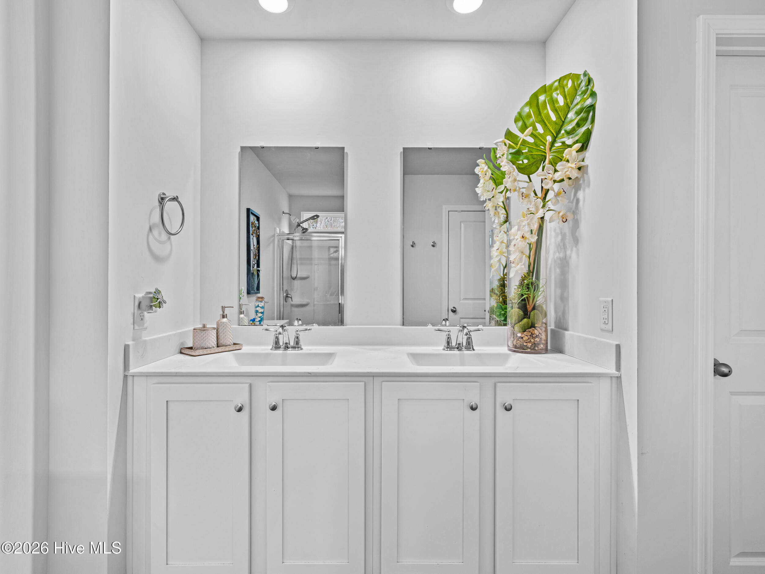 100562938 | Photo 33