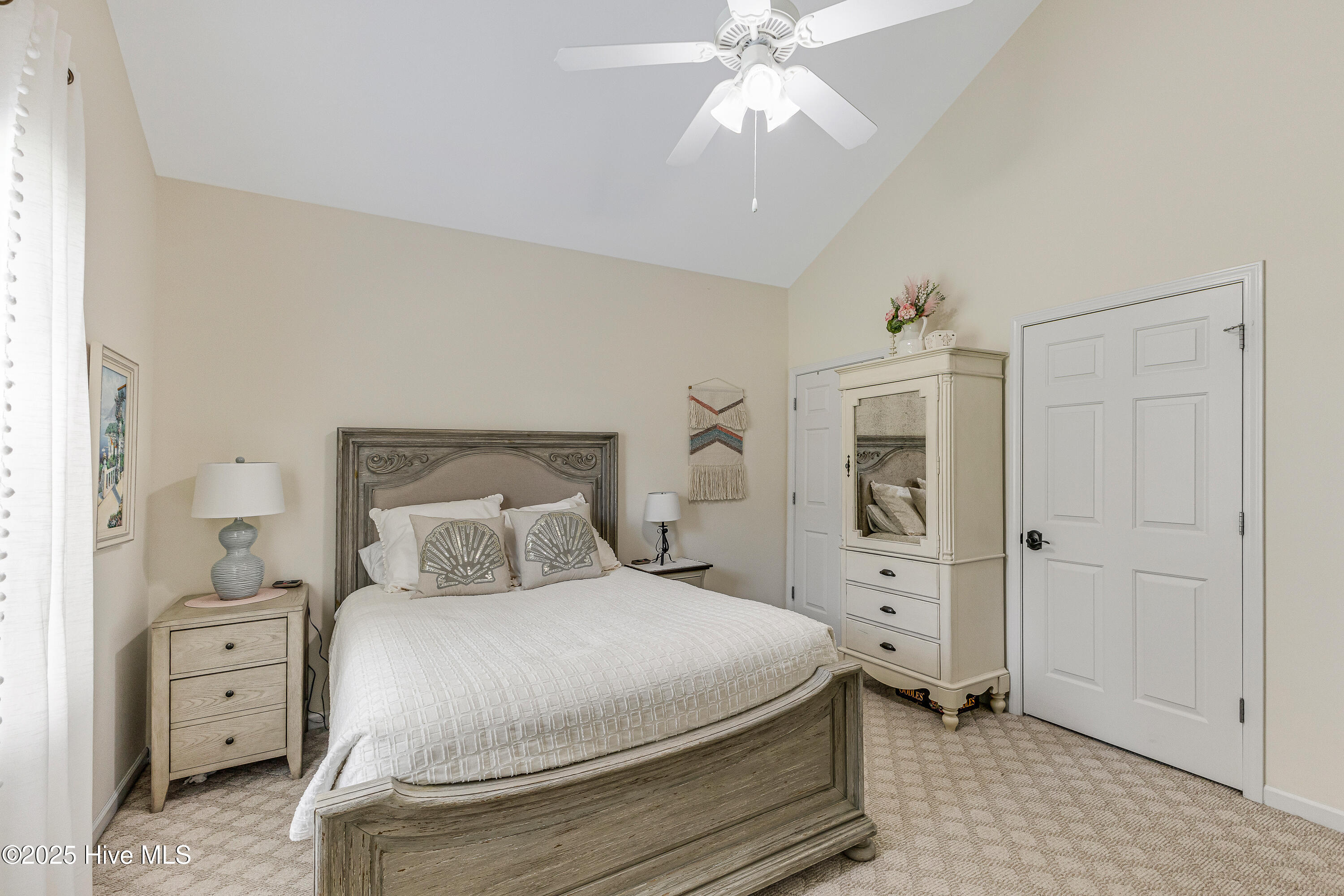 100525236 | Photo 22