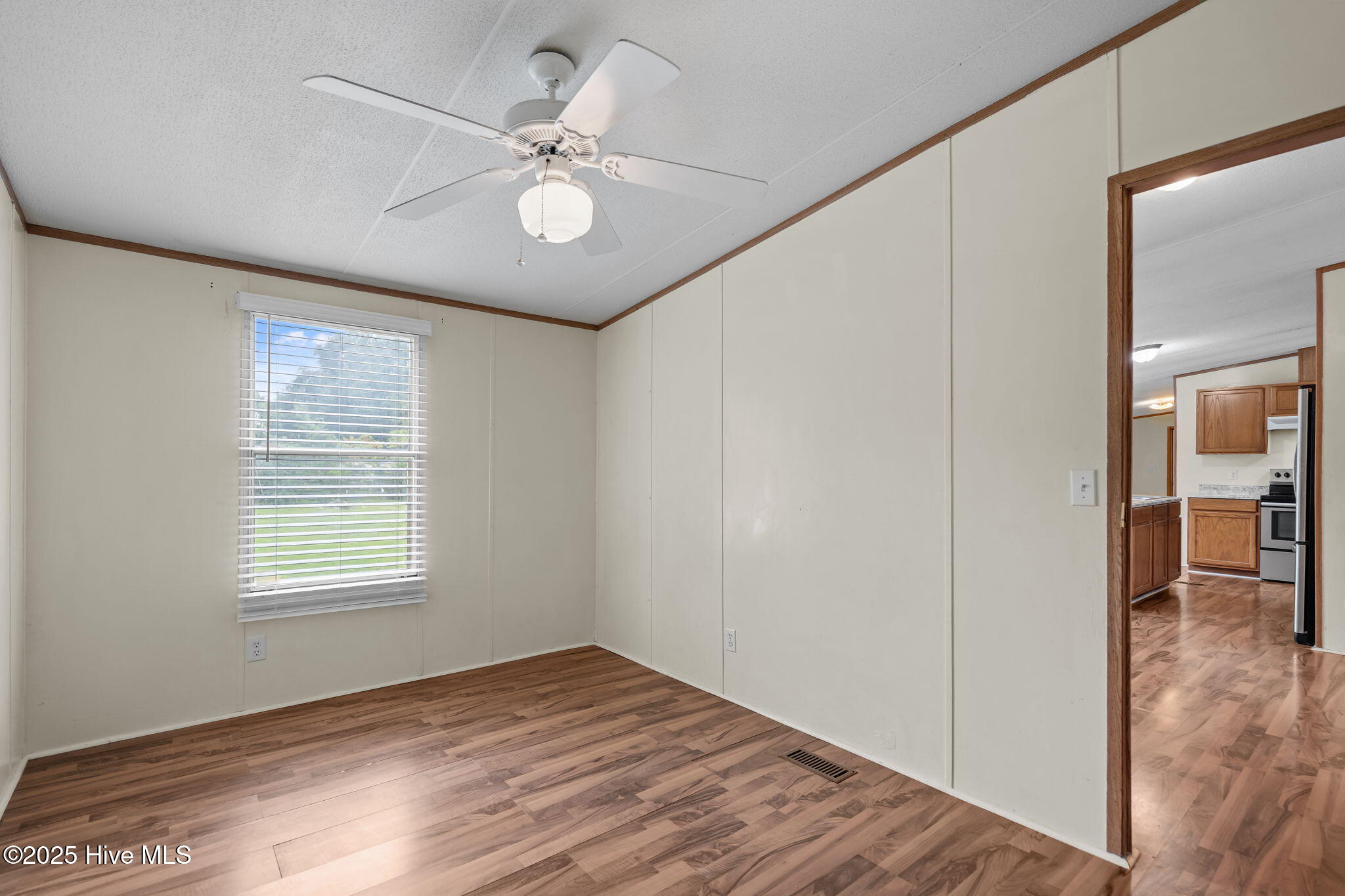 100530920 | Photo 21