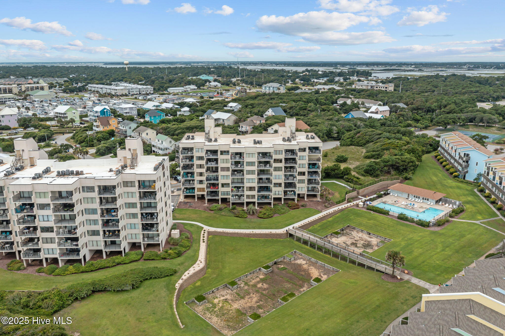 100520425 | Photo 56