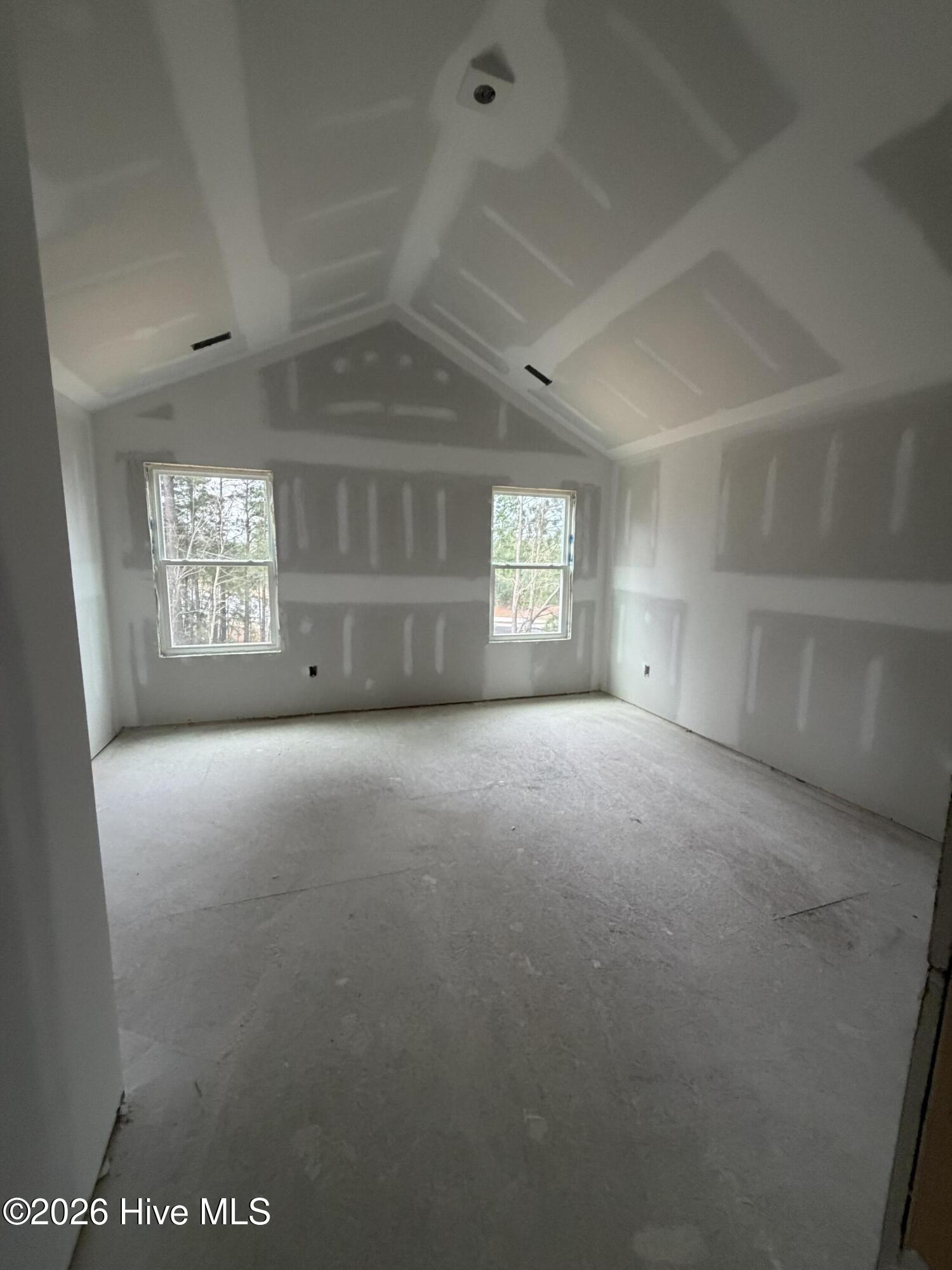 100547597 | Photo 61