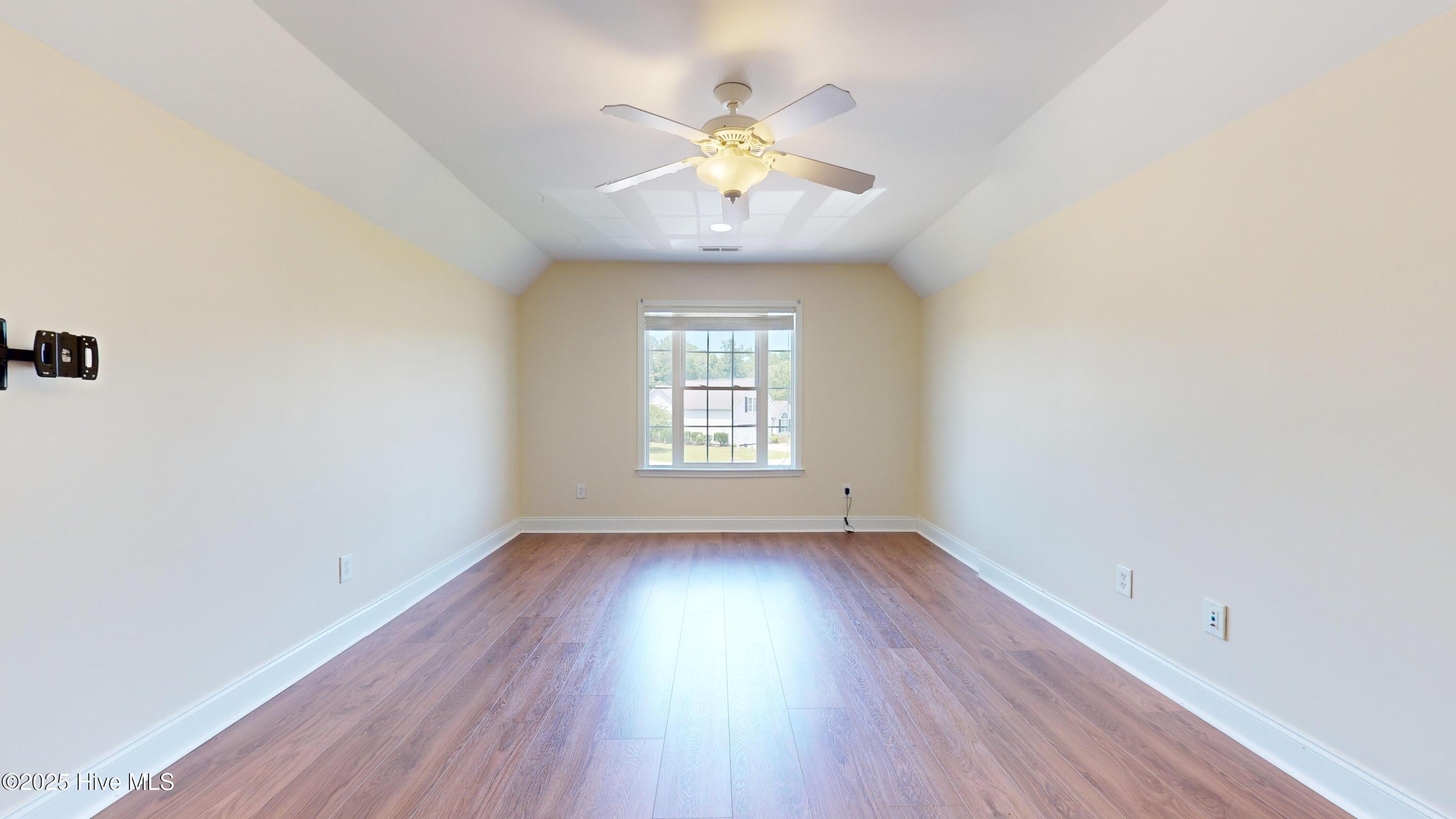 100539889 | Photo 21