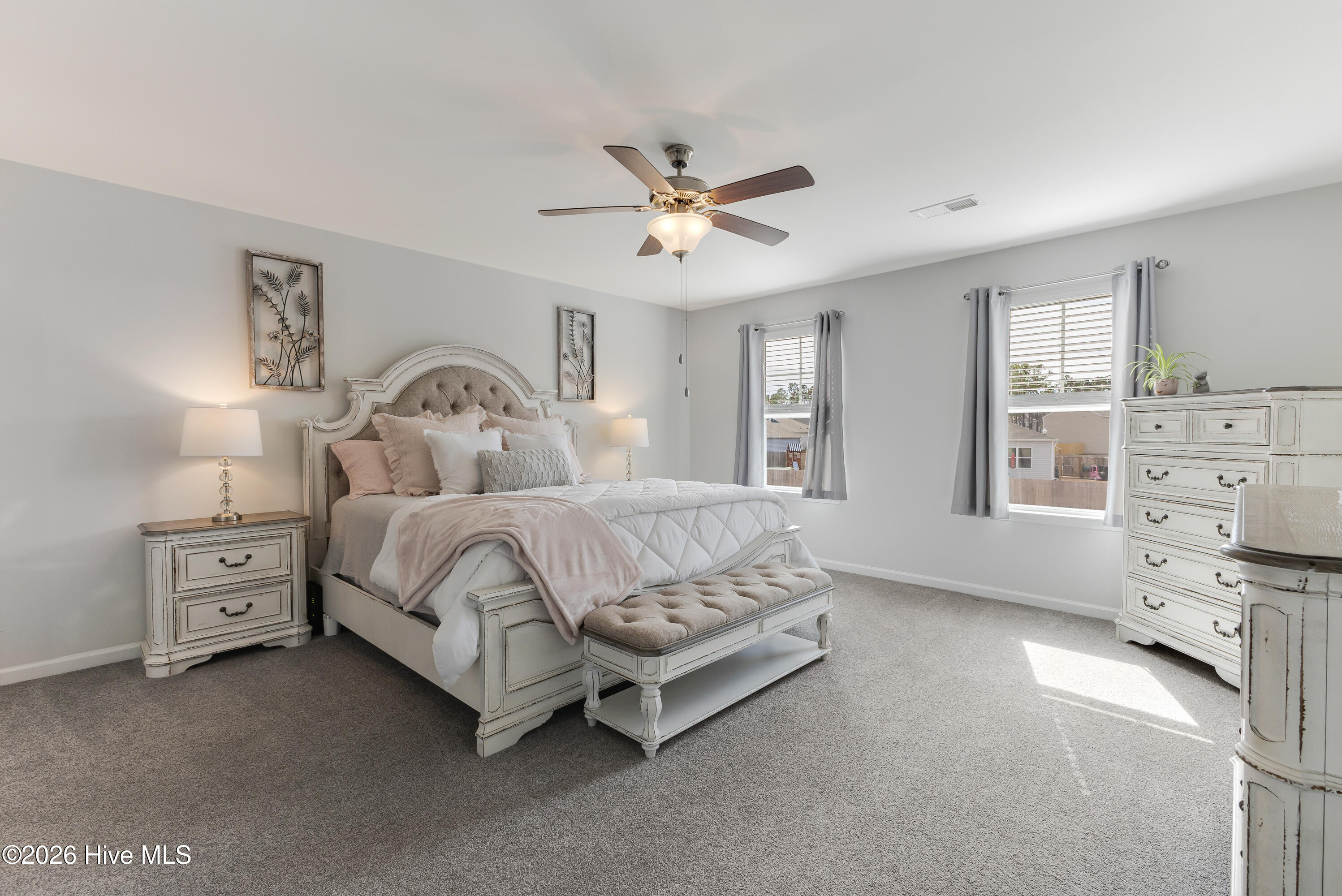 100565861 | Photo 35