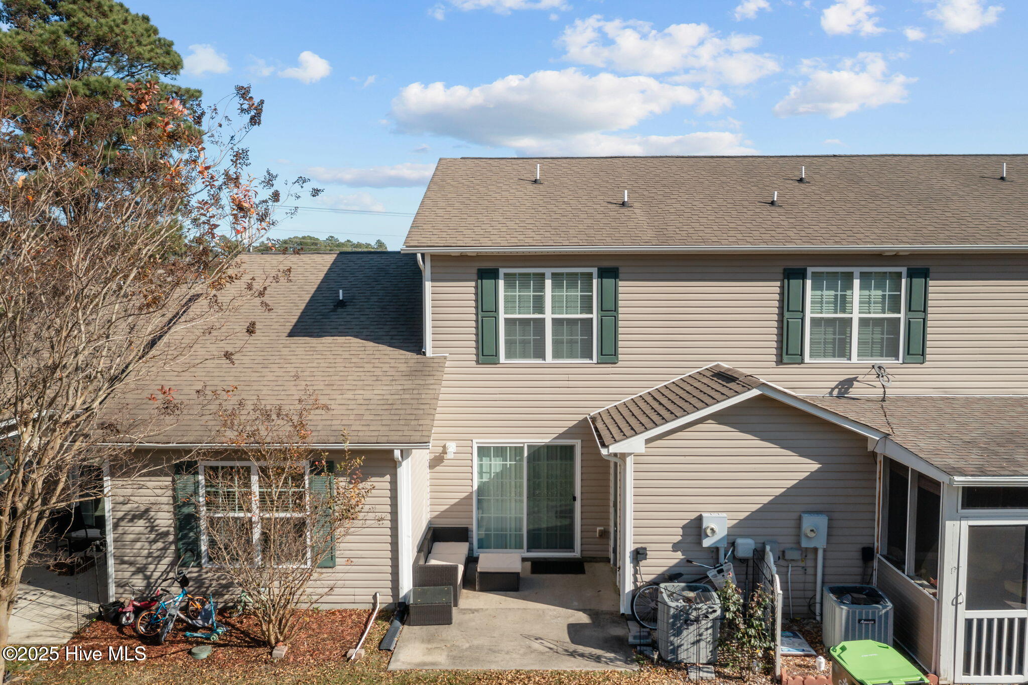 100542143 | Photo 28