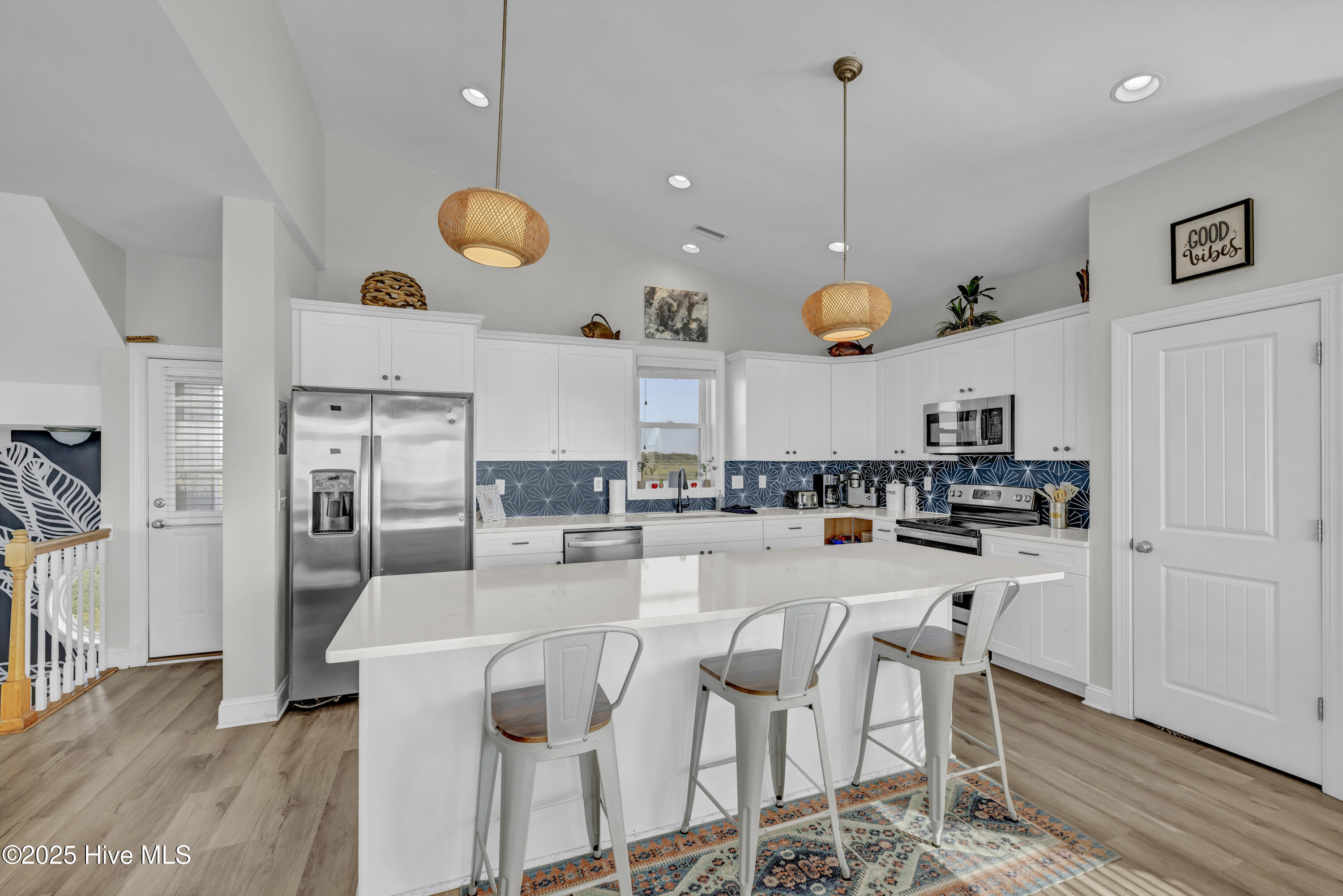 100535806 | Photo 10