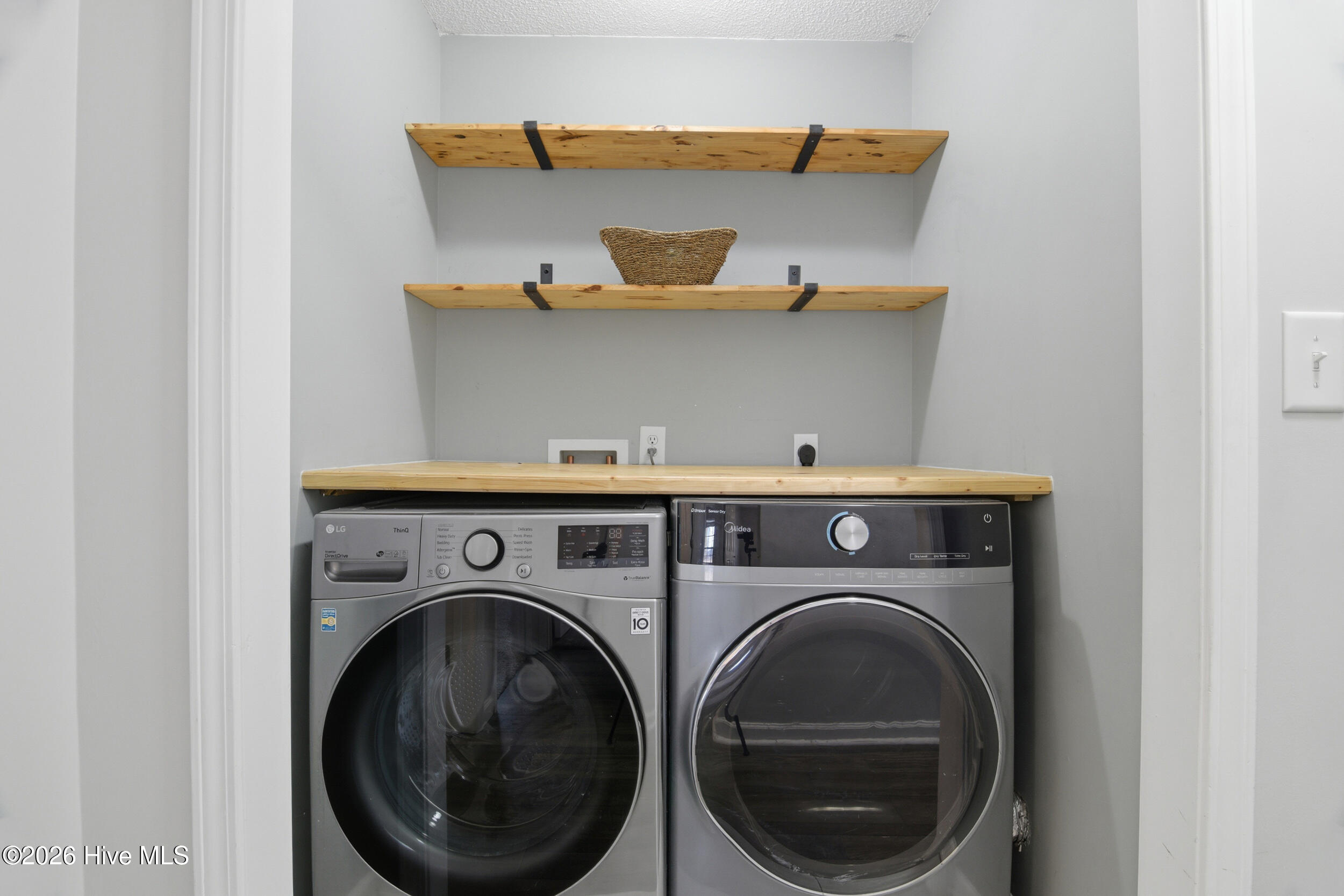 100548573 | Photo 31