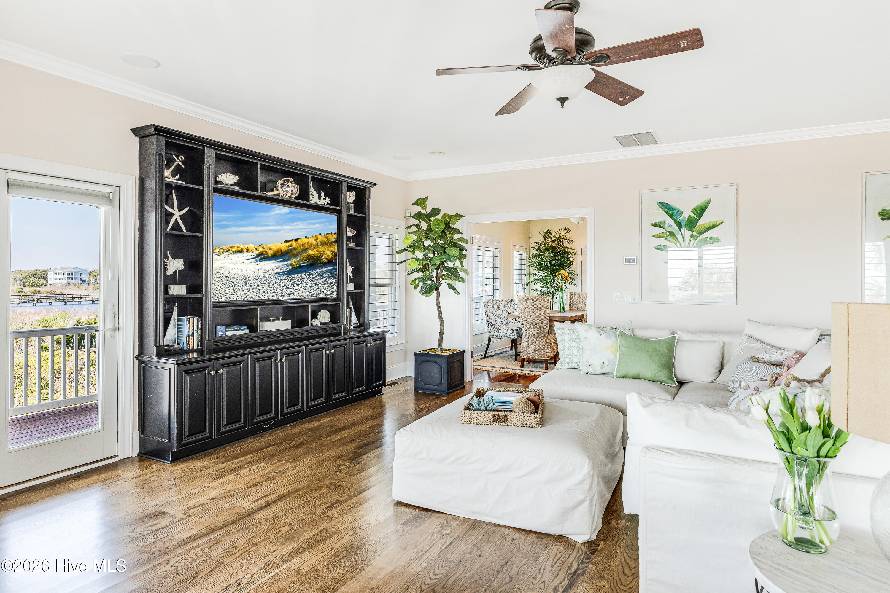 100567897 | Photo 15