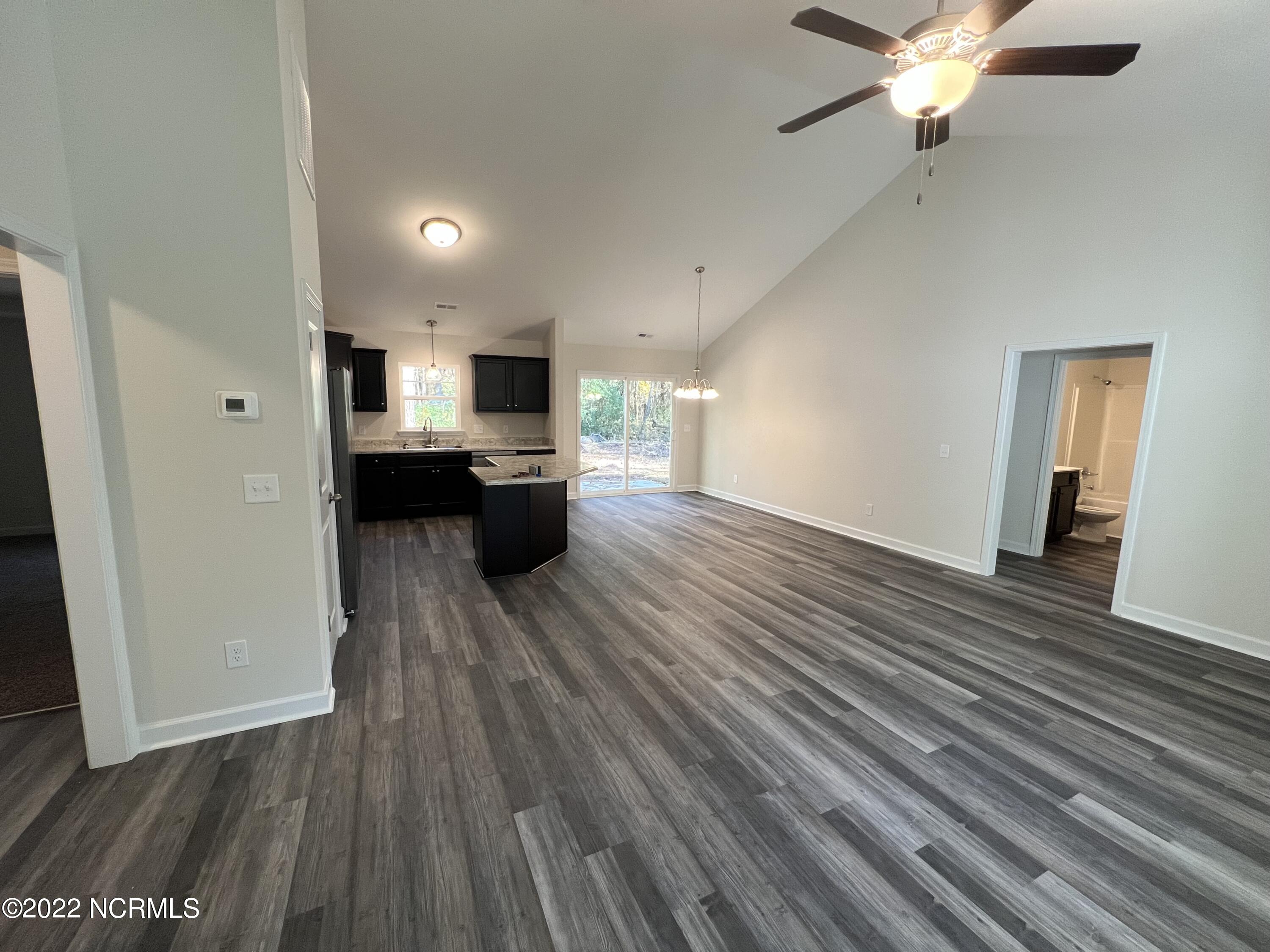 100557445 | Photo 11