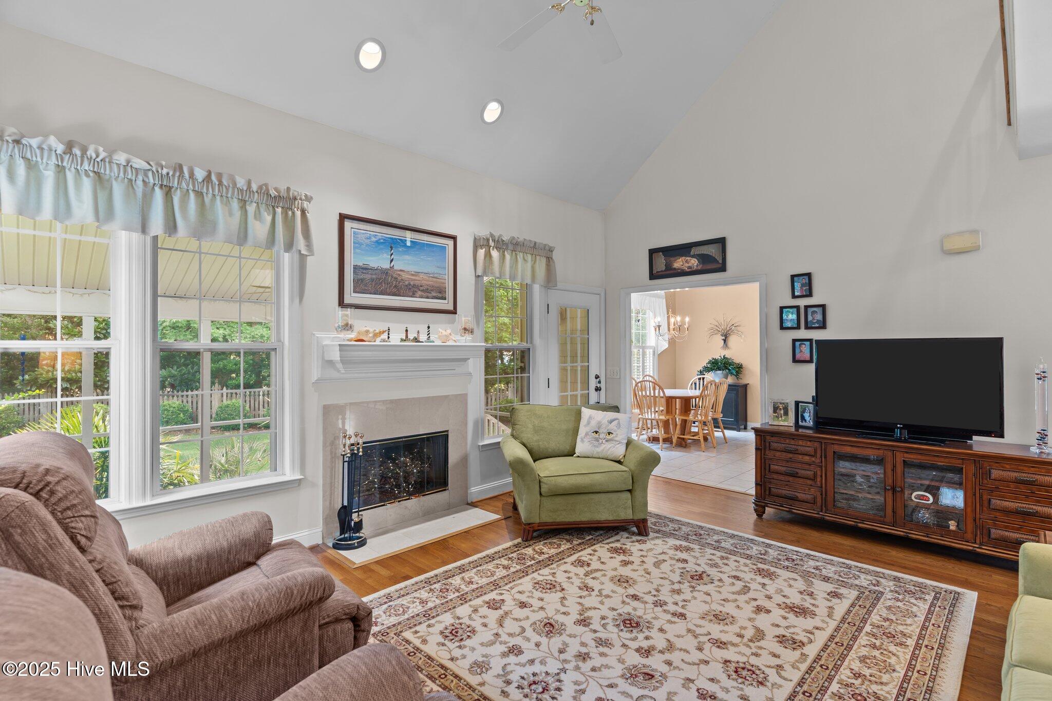 100521763 | Photo 17