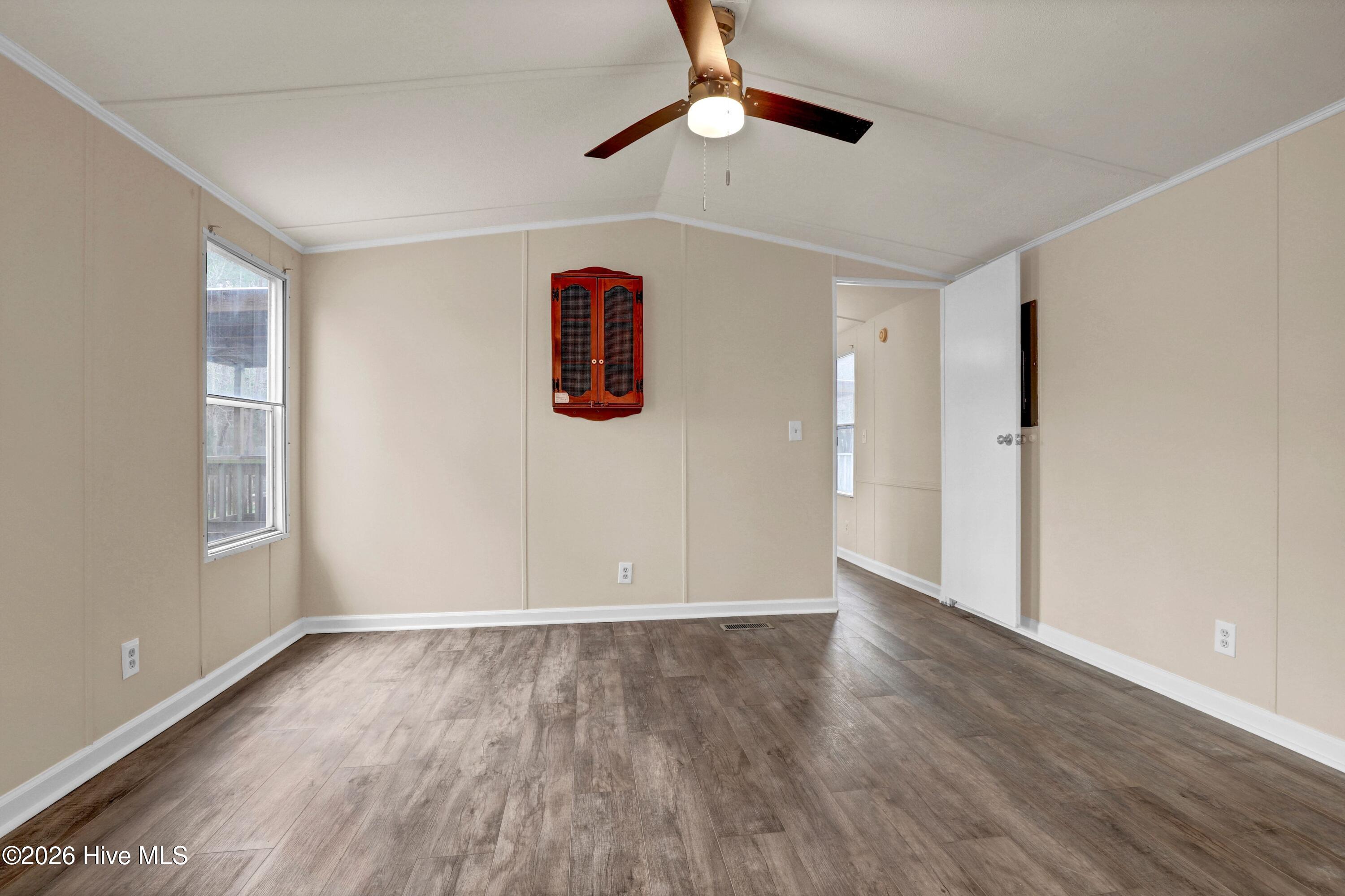 100557223 | Photo 22