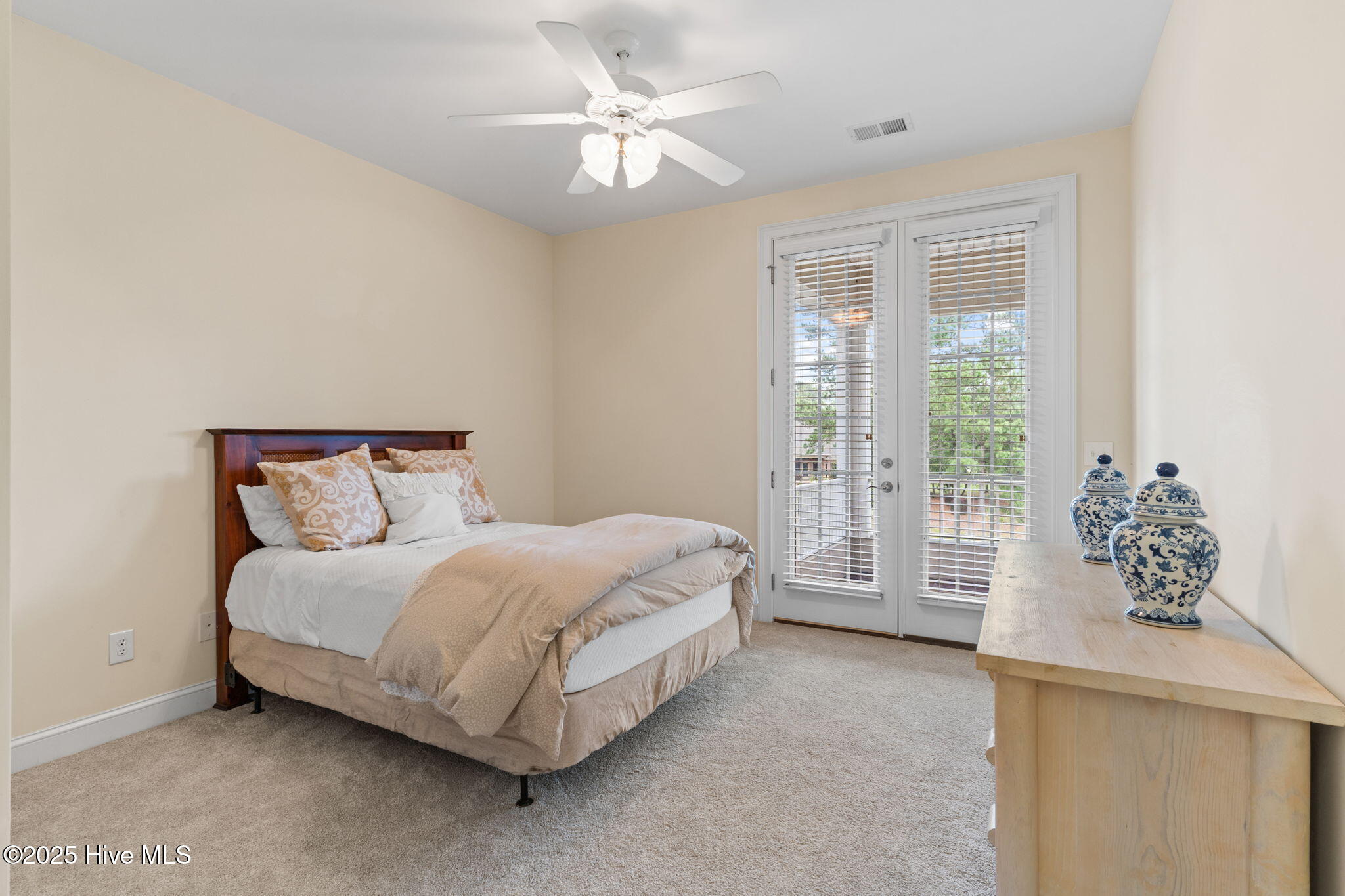 100518405 | Photo 54