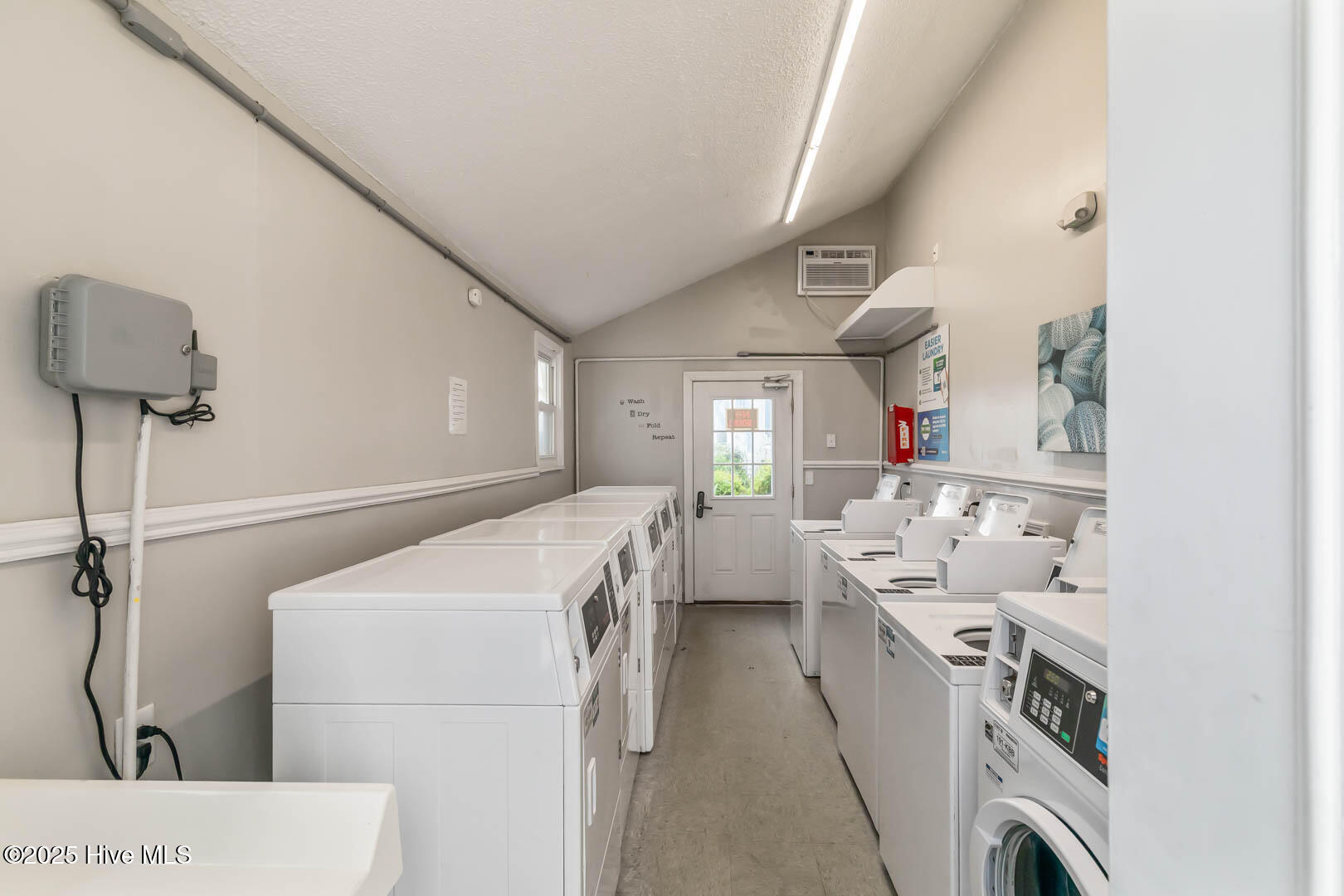 100505296 | Photo 43