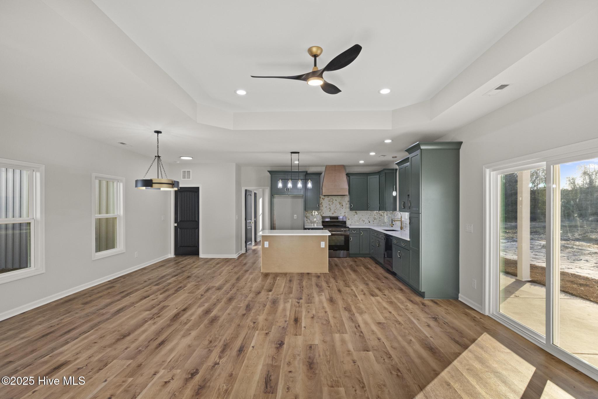 100557317 | Photo 13