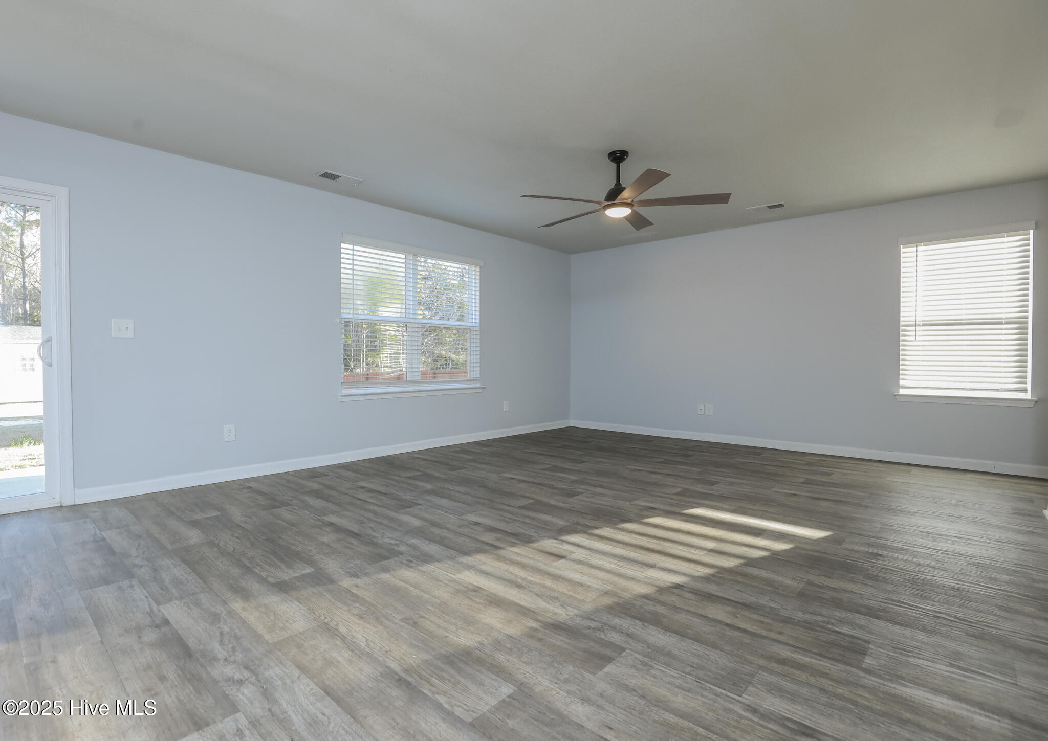 100537464 | Photo 11