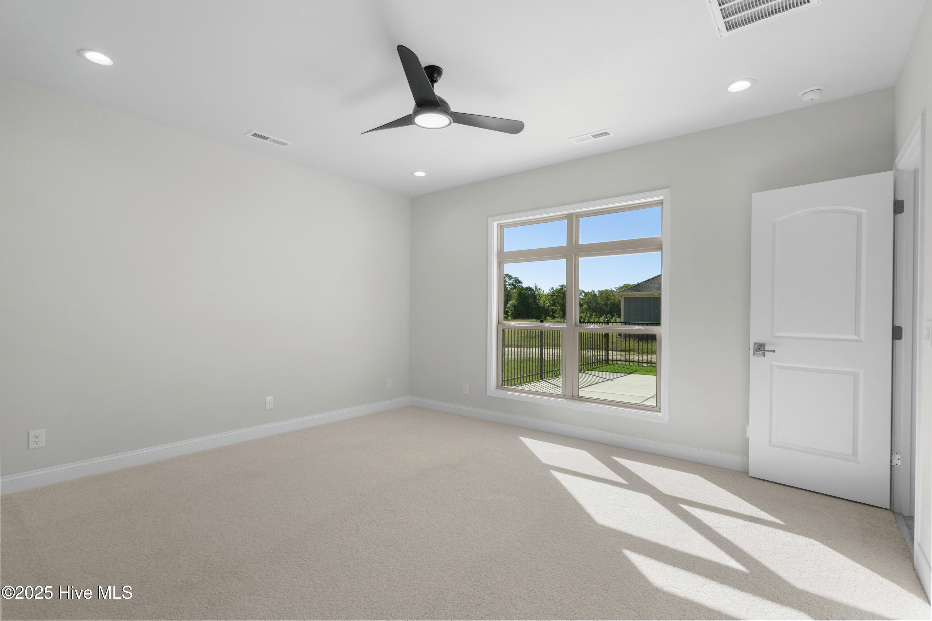 100487215 | Photo 29