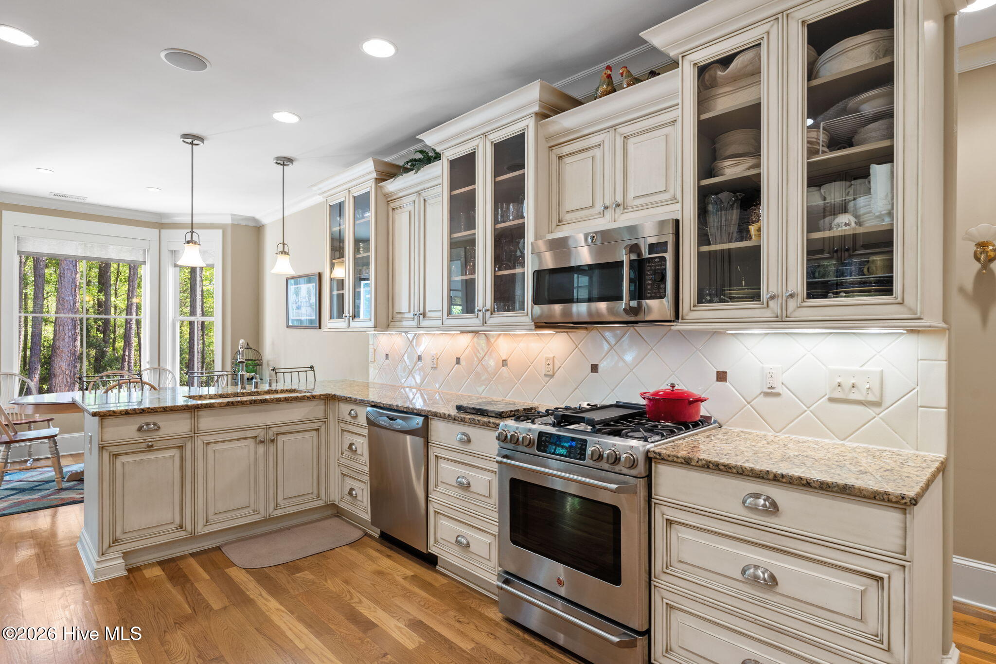 100567899 | Photo 34