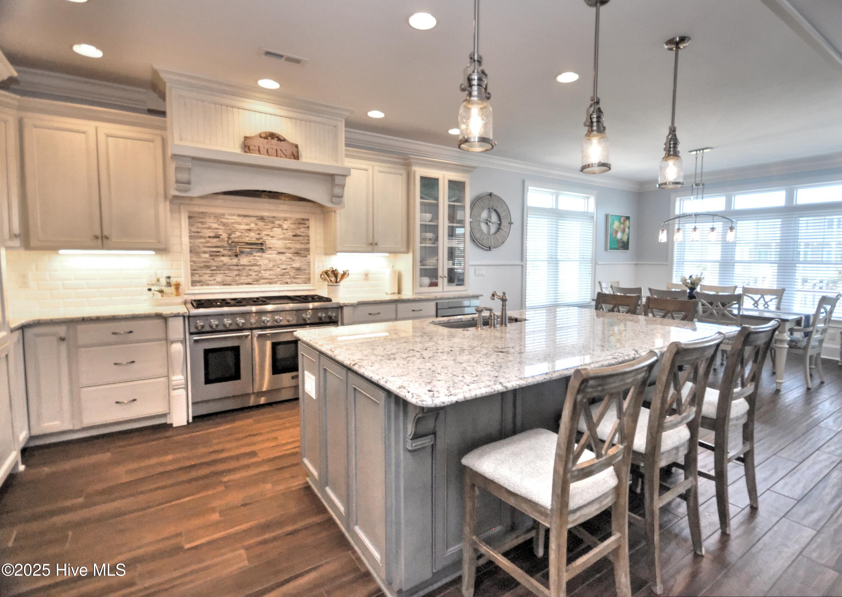 100533074 | Photo 14