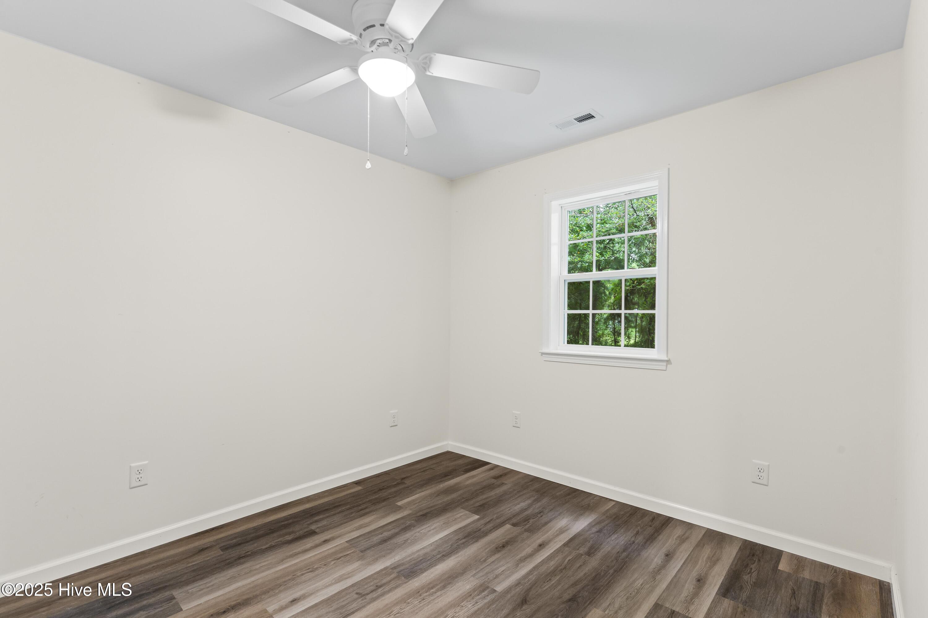 100548487 | Photo 22