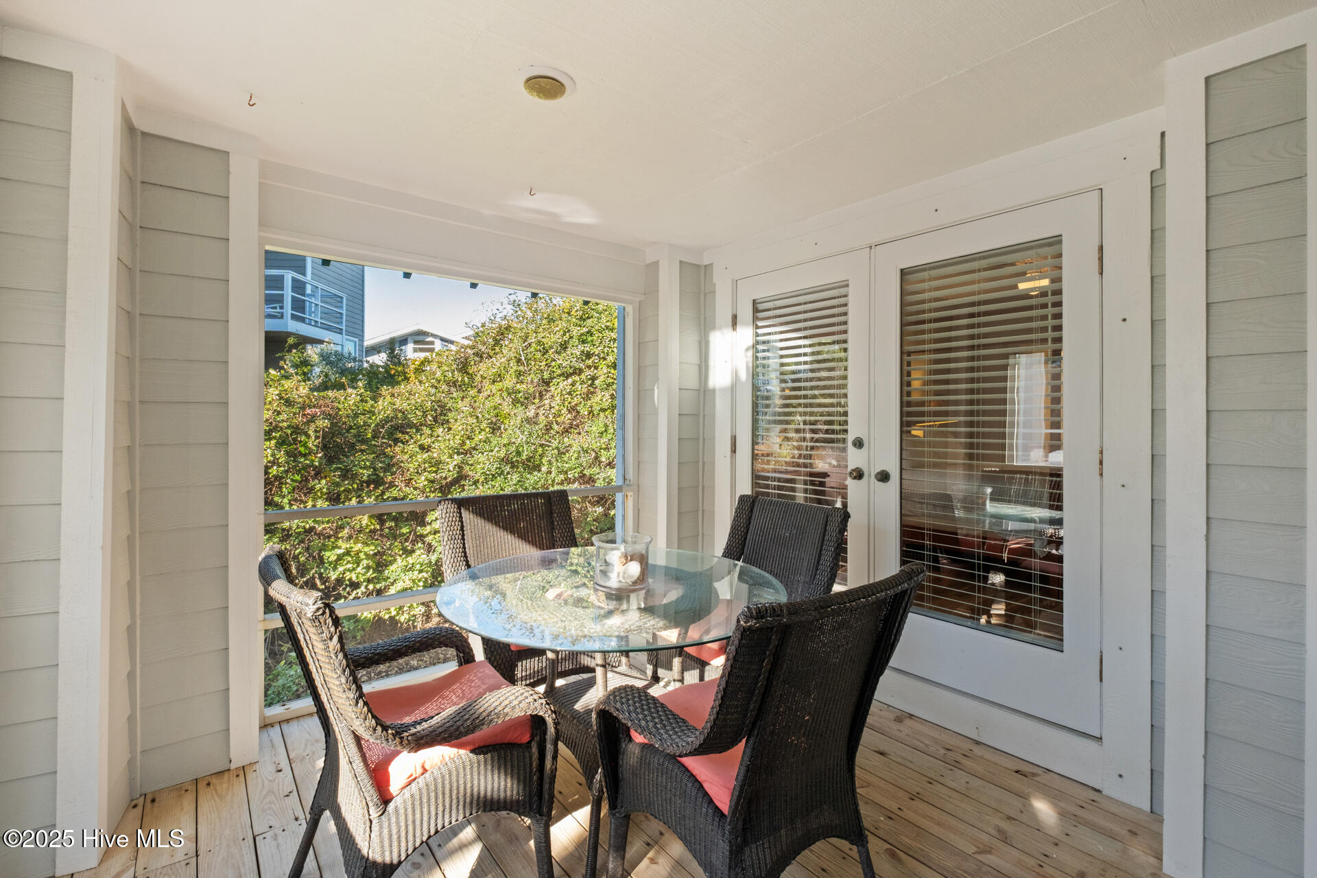 100539936 | Photo 36