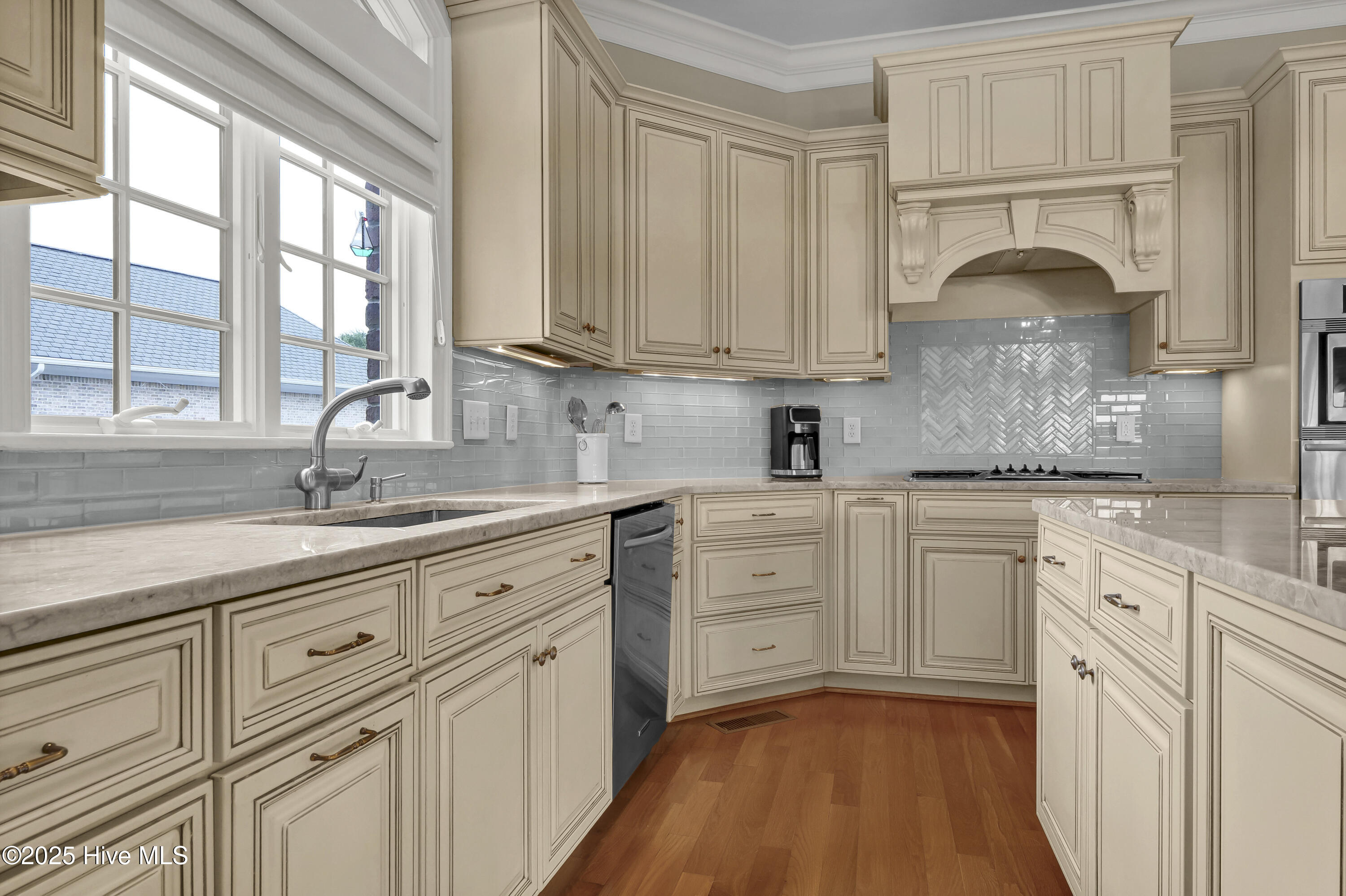 100555376 | Photo 14