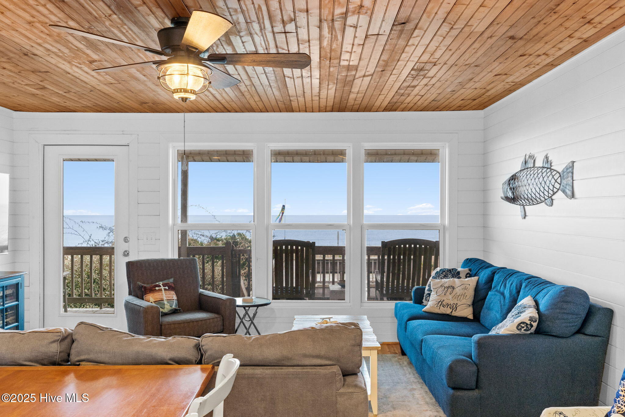 100544843 | Photo 12