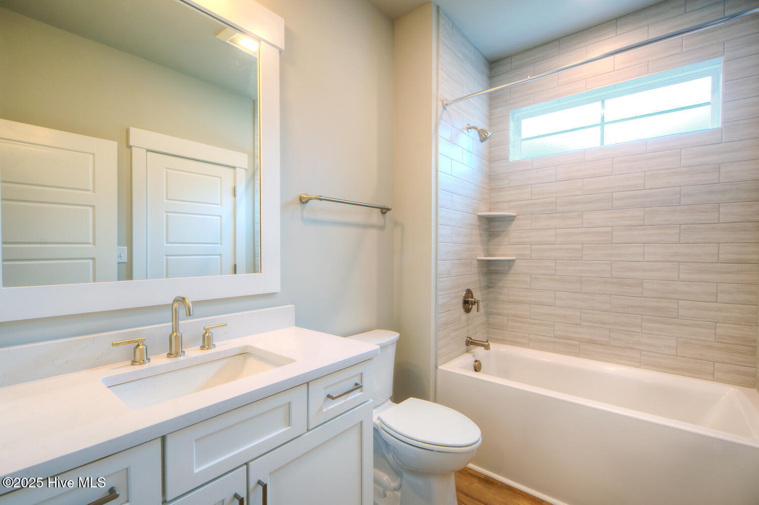 100502885 | Photo 23