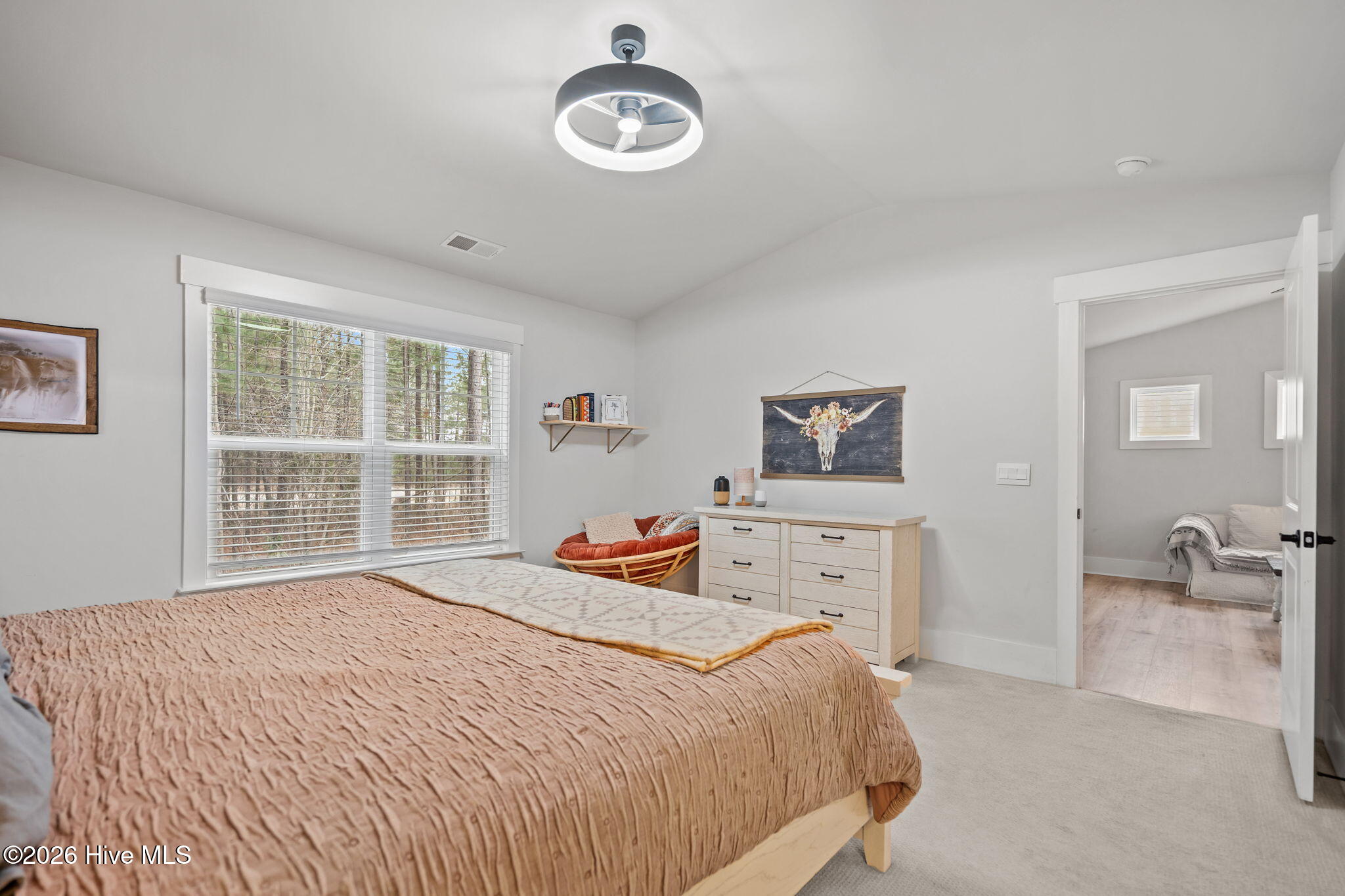 100558026 | Photo 40