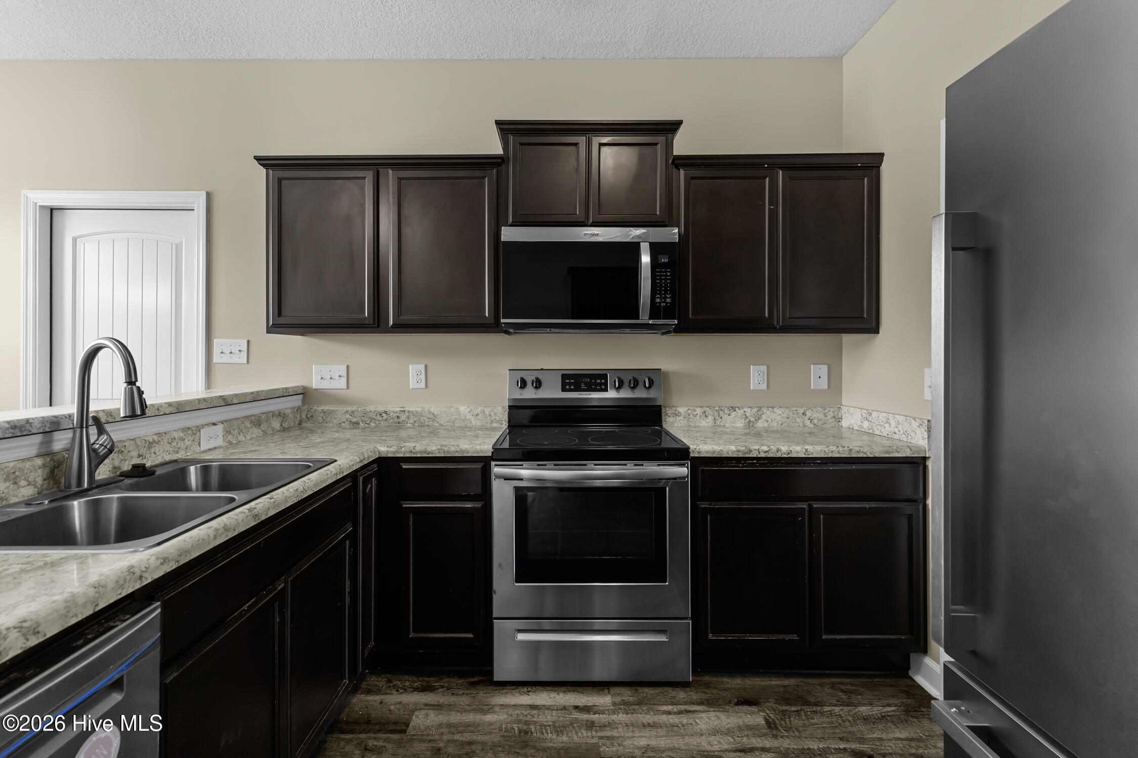 100548143 | Photo 10