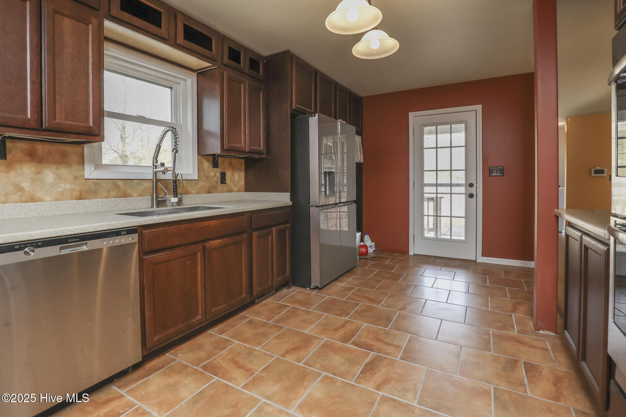 100553205 | Photo 14